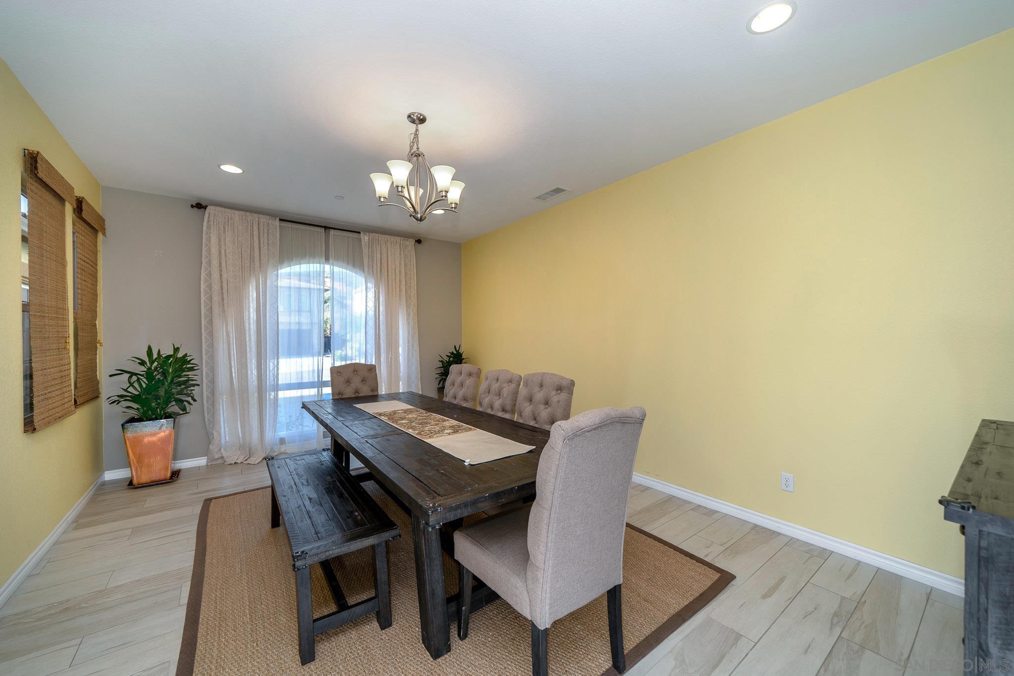 Detail Gallery Image 14 of 54 For 847  Cannondale Ct, San Marcos,  CA 92078 - 5 Beds | 5/1 Baths