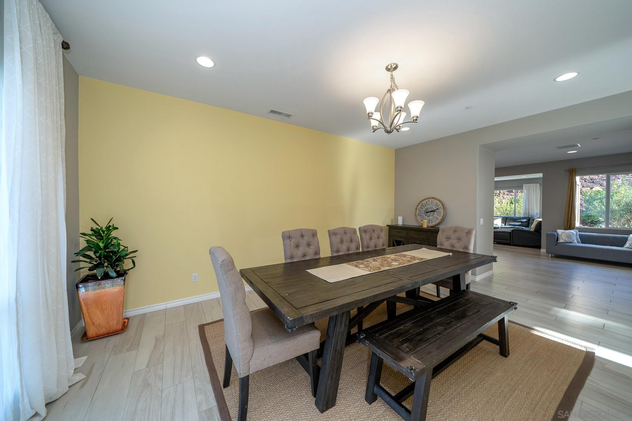 Detail Gallery Image 15 of 54 For 847  Cannondale Ct, San Marcos,  CA 92078 - 5 Beds | 5/1 Baths