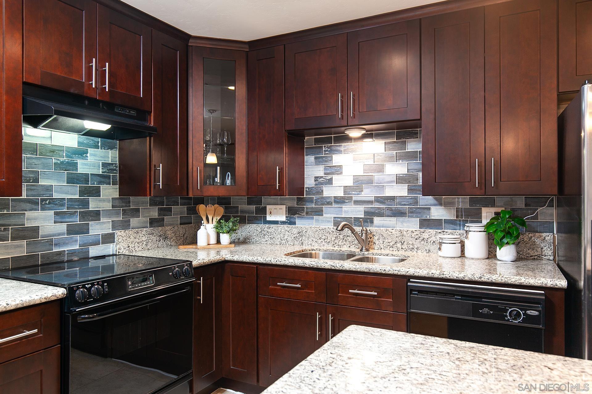 Detail Gallery Image 14 of 73 For 4878  Pescadero Ave  #103,  San Diego,  CA 92107 - 2 Beds | 2 Baths