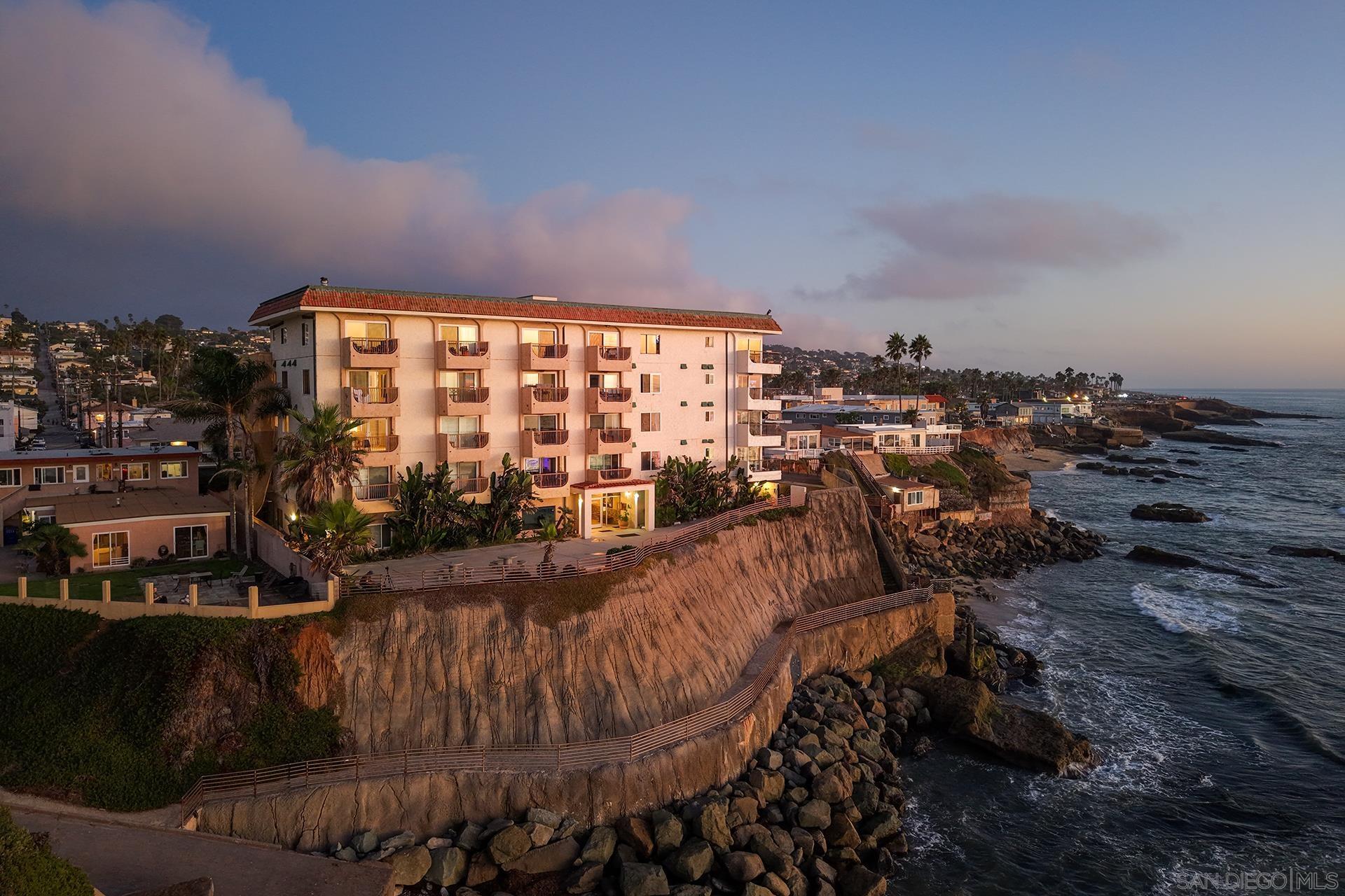 Detail Gallery Image 36 of 73 For 4878  Pescadero Ave  #103,  San Diego,  CA 92107 - 2 Beds | 2 Baths