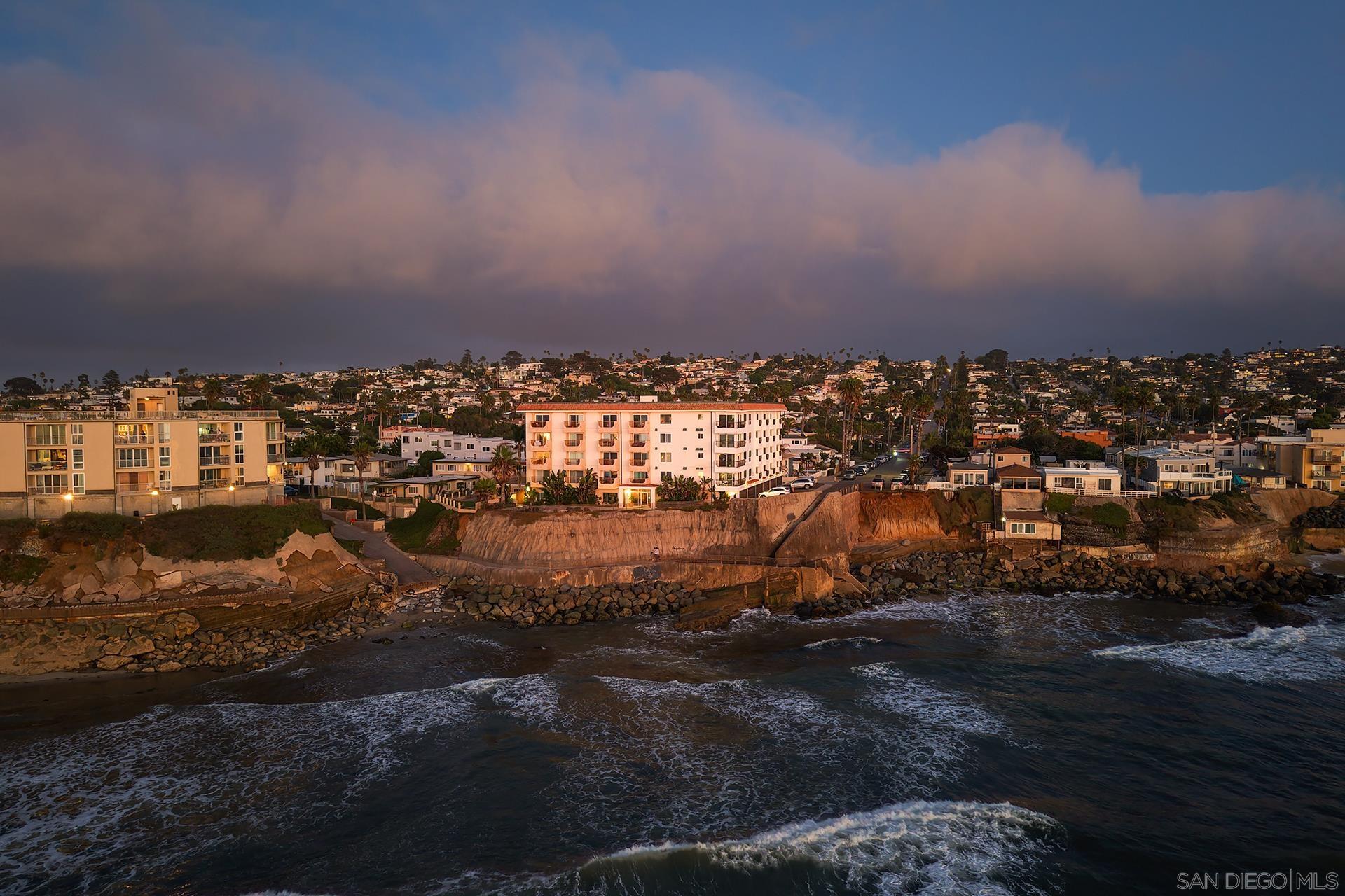 Detail Gallery Image 39 of 73 For 4878  Pescadero Ave  #103,  San Diego,  CA 92107 - 2 Beds | 2 Baths