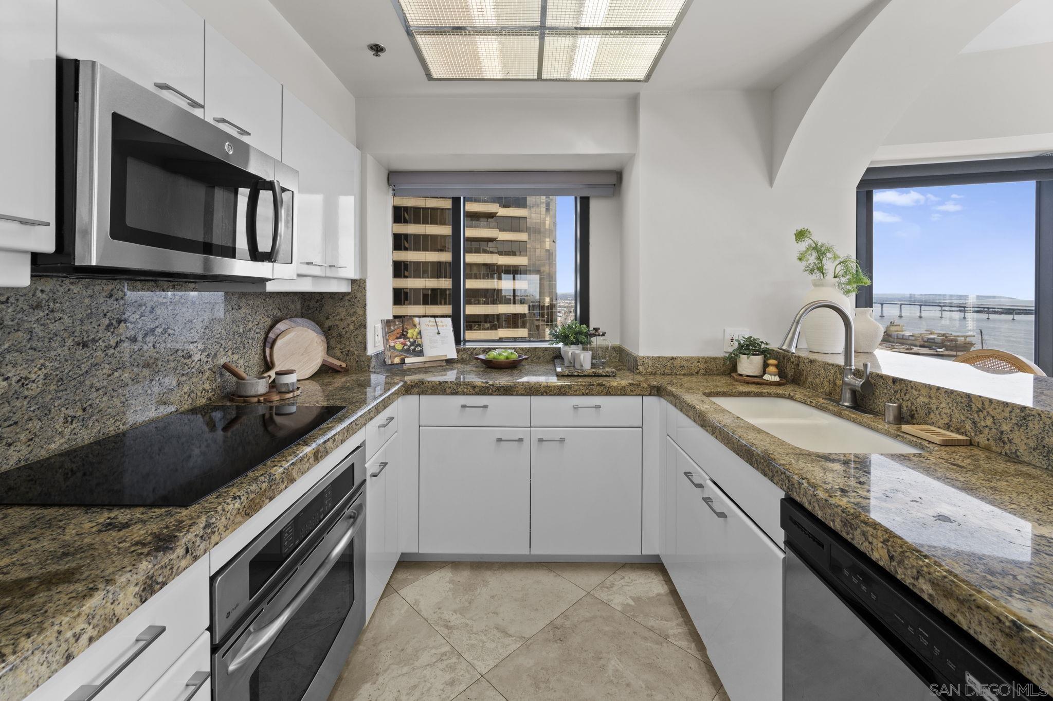 Detail Gallery Image 17 of 62 For 100 W Harbor Dr  #3005,  San Diego,  CA 92101 - 2 Beds | 2 Baths