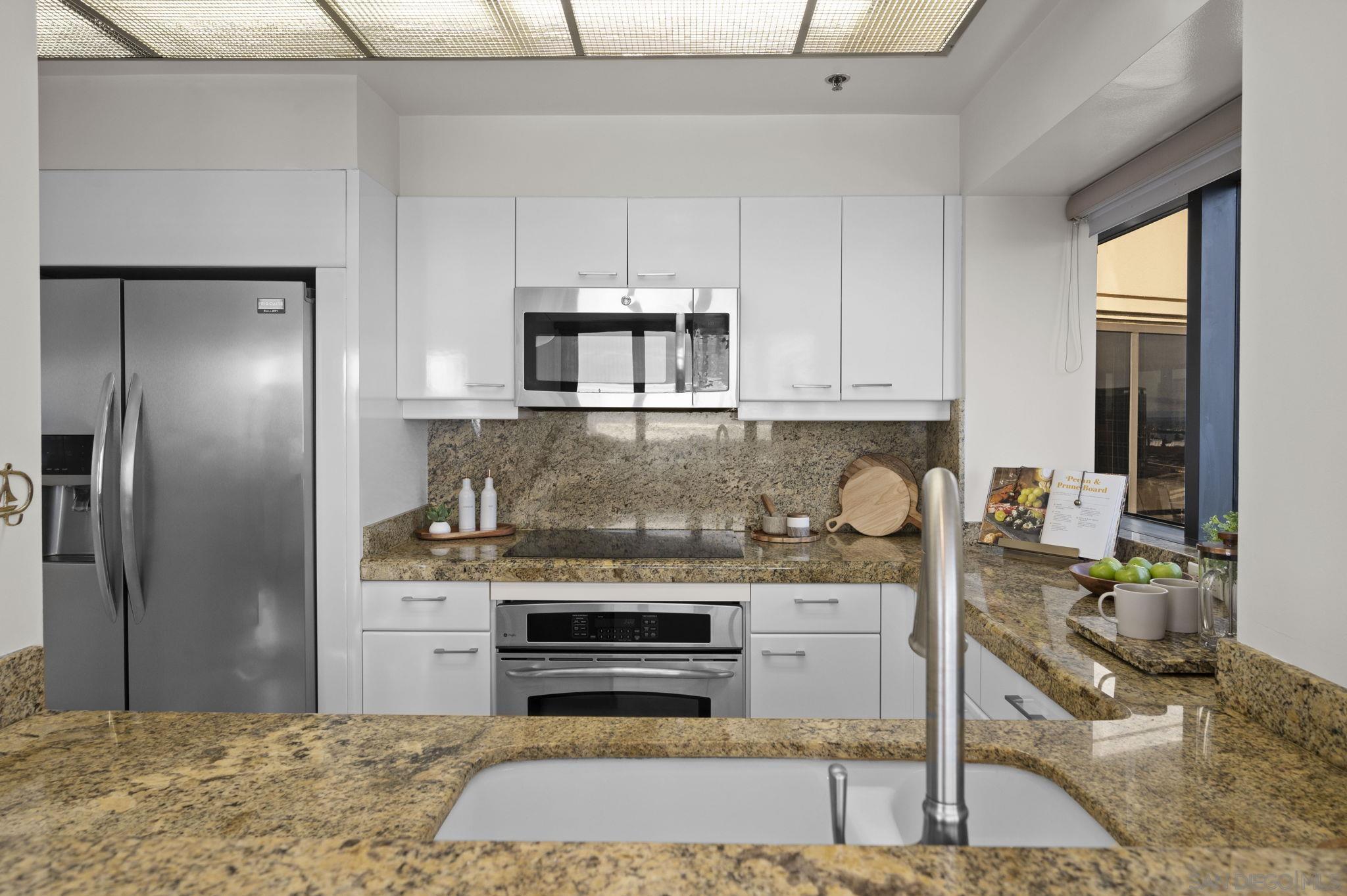 Detail Gallery Image 18 of 62 For 100 W Harbor Dr  #3005,  San Diego,  CA 92101 - 2 Beds | 2 Baths