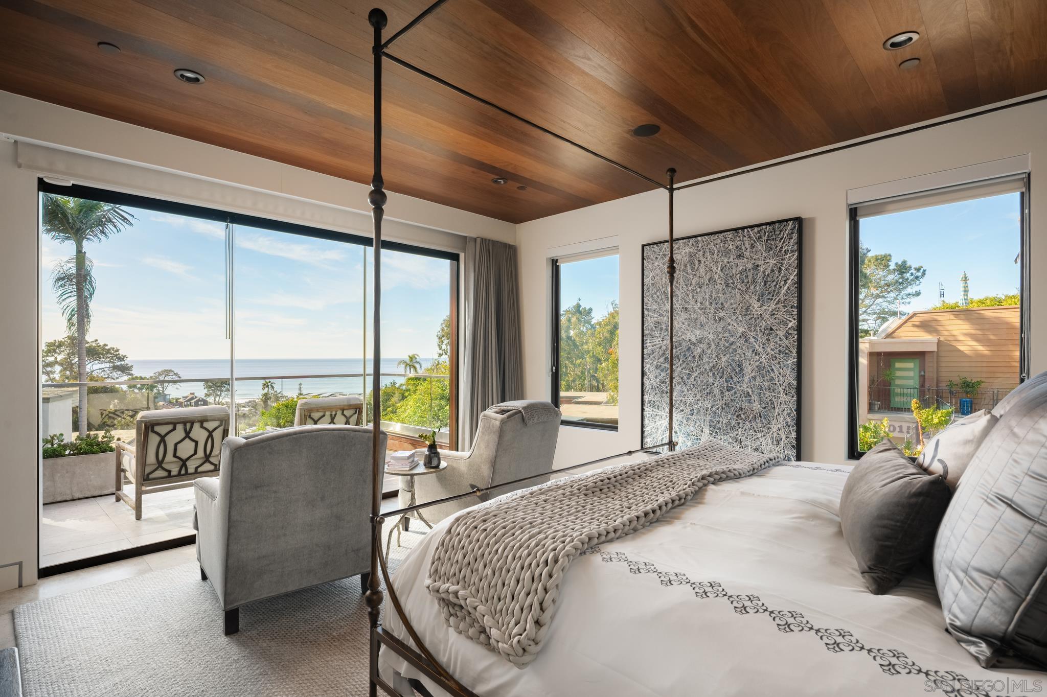 Detail Gallery Image 13 of 46 For 1970  Zapo Street, Del Mar,  CA 92014 - 4 Beds | 3/1 Baths