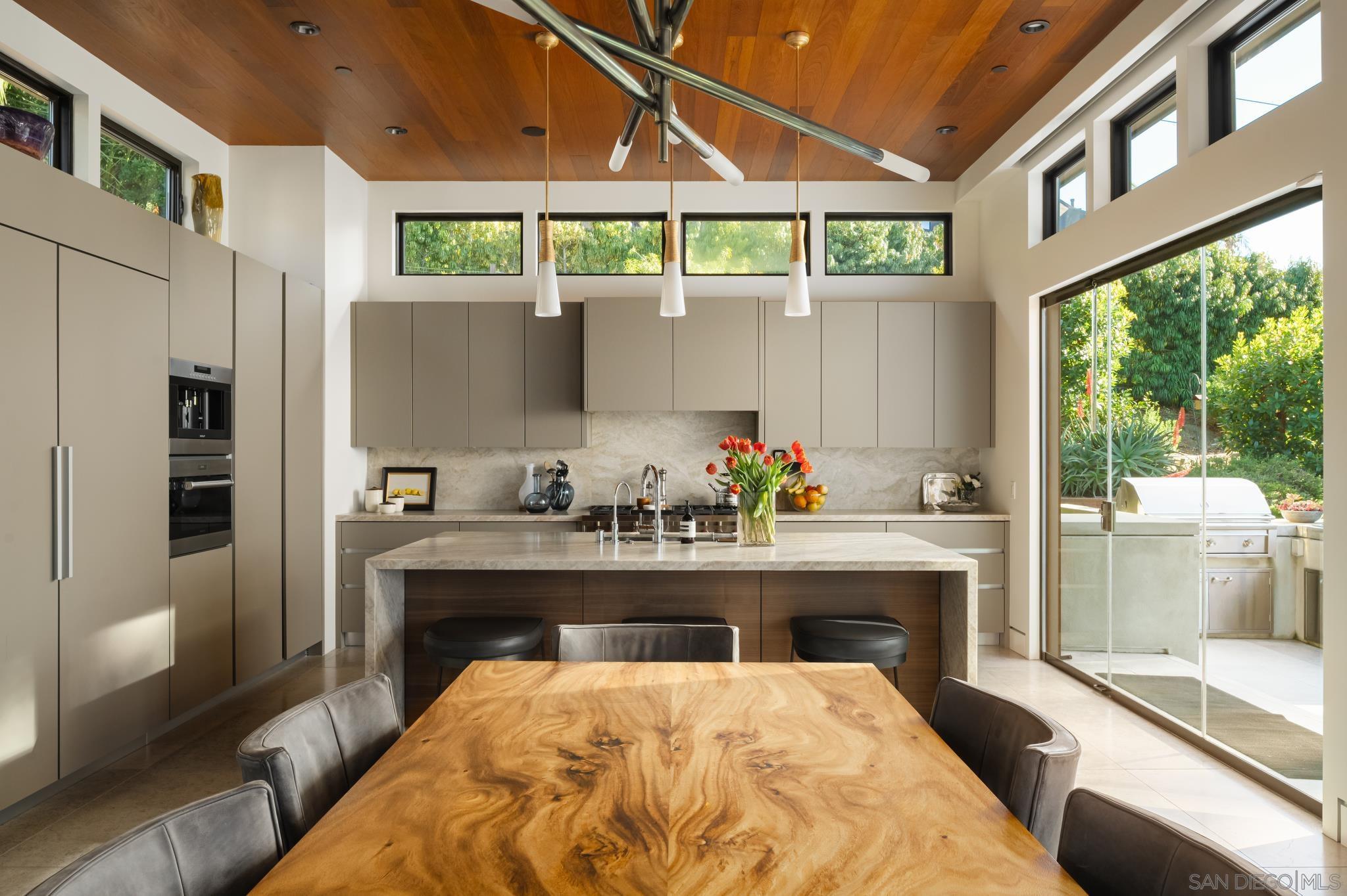 Detail Gallery Image 15 of 46 For 1970  Zapo Street, Del Mar,  CA 92014 - 4 Beds | 3/1 Baths