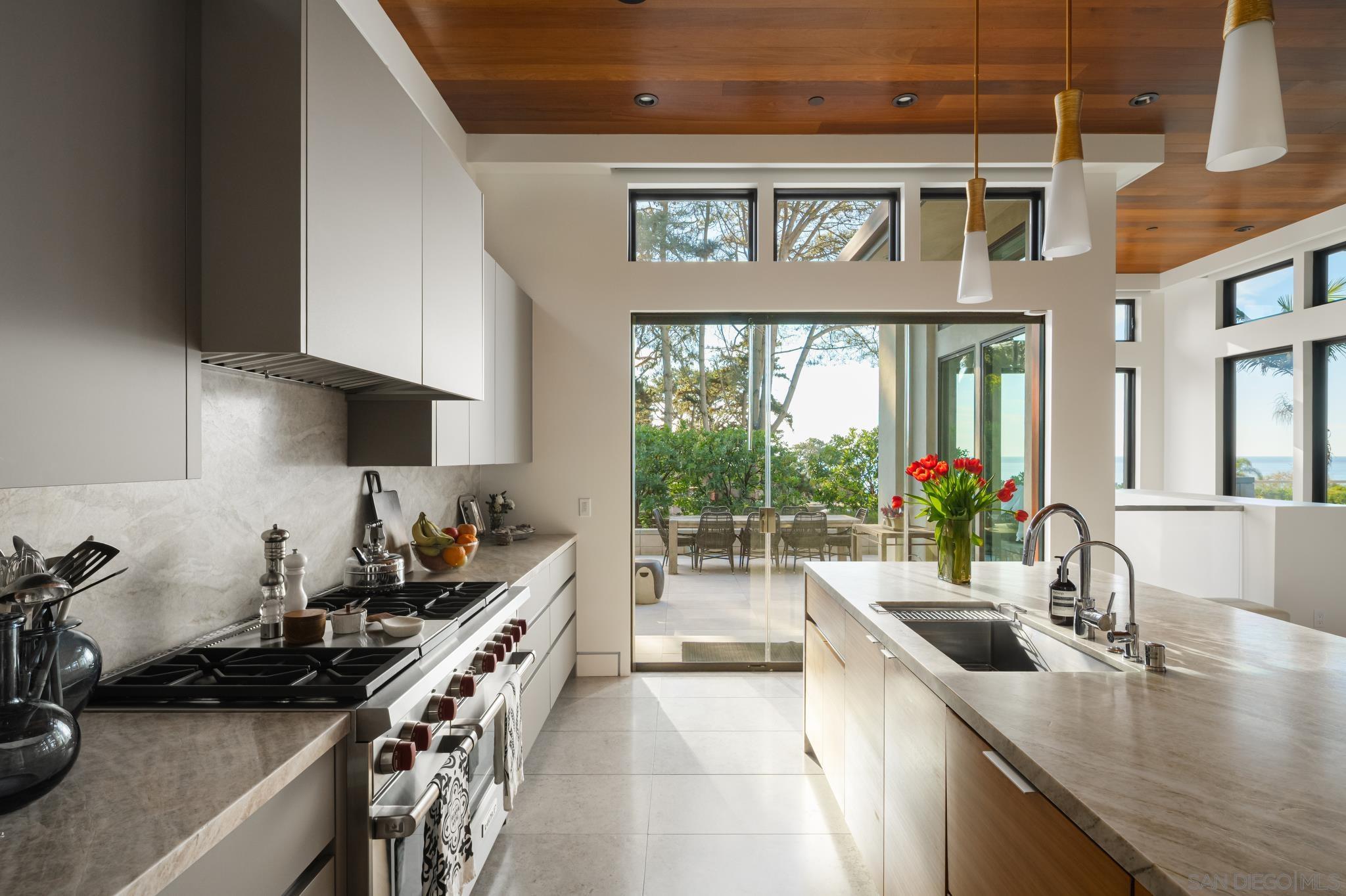 Detail Gallery Image 16 of 46 For 1970  Zapo Street, Del Mar,  CA 92014 - 4 Beds | 3/1 Baths