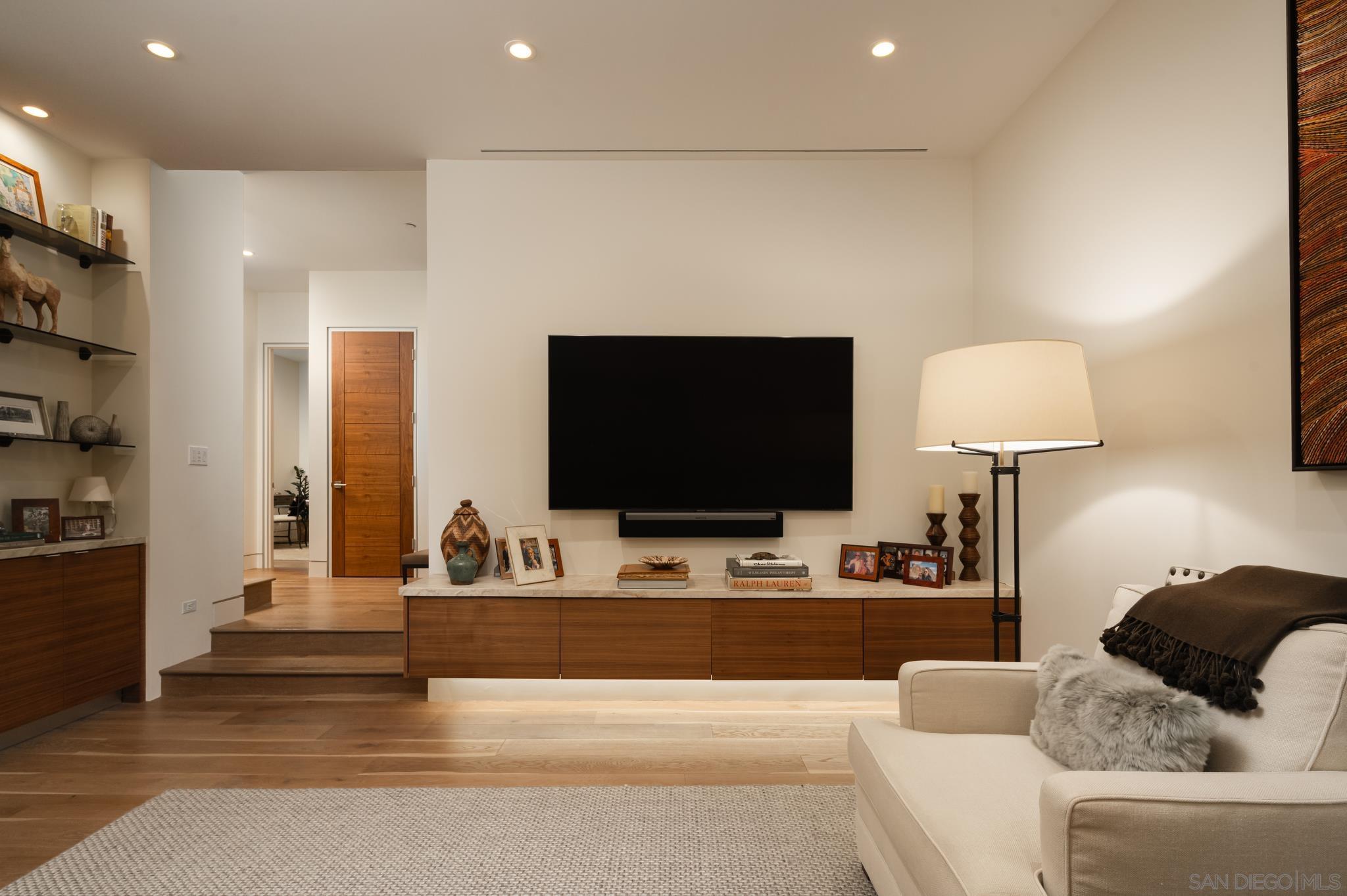 Detail Gallery Image 20 of 46 For 1970  Zapo Street, Del Mar,  CA 92014 - 4 Beds | 3/1 Baths