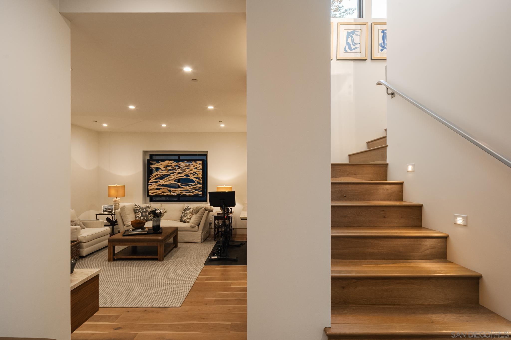 Detail Gallery Image 29 of 46 For 1970  Zapo Street, Del Mar,  CA 92014 - 4 Beds | 3/1 Baths