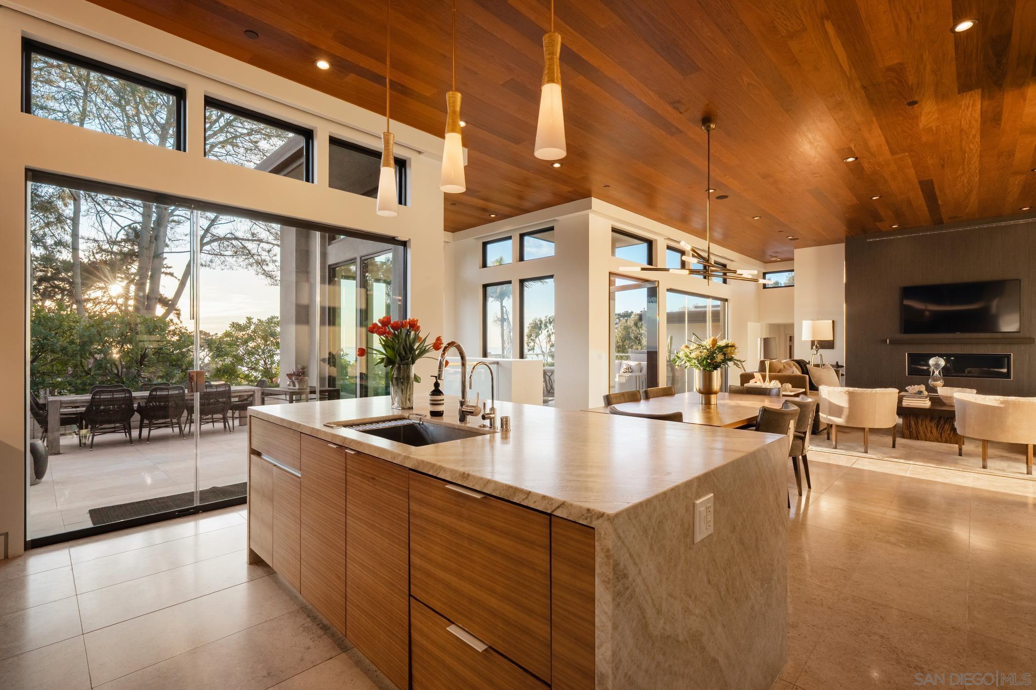 Detail Gallery Image 8 of 46 For 1970  Zapo Street, Del Mar,  CA 92014 - 4 Beds | 3/1 Baths