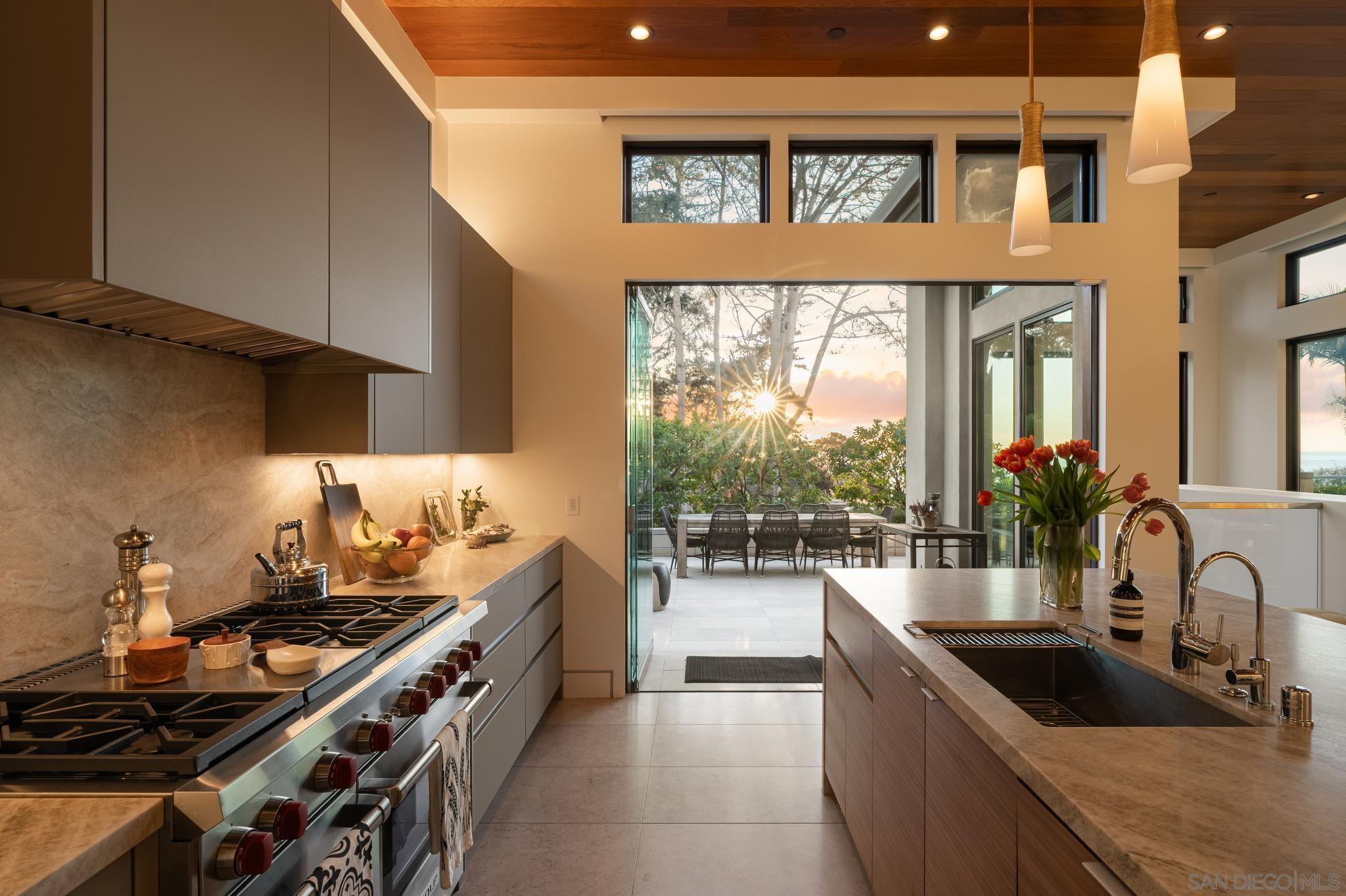 Detail Gallery Image 9 of 46 For 1970  Zapo Street, Del Mar,  CA 92014 - 4 Beds | 3/1 Baths