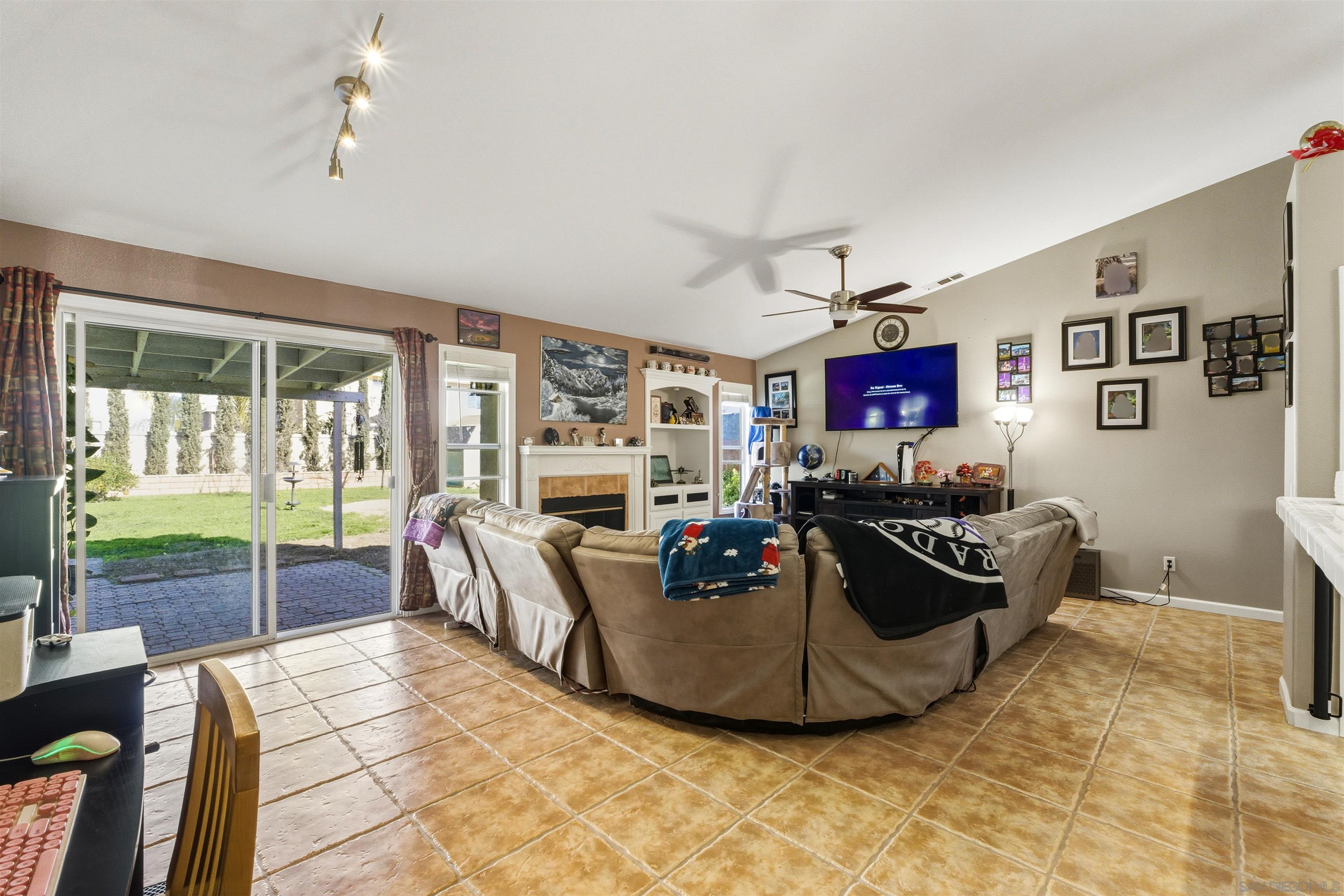 Detail Gallery Image 8 of 40 For 31628  Loire, Winchester,  CA 92596 - 4 Beds | 2 Baths