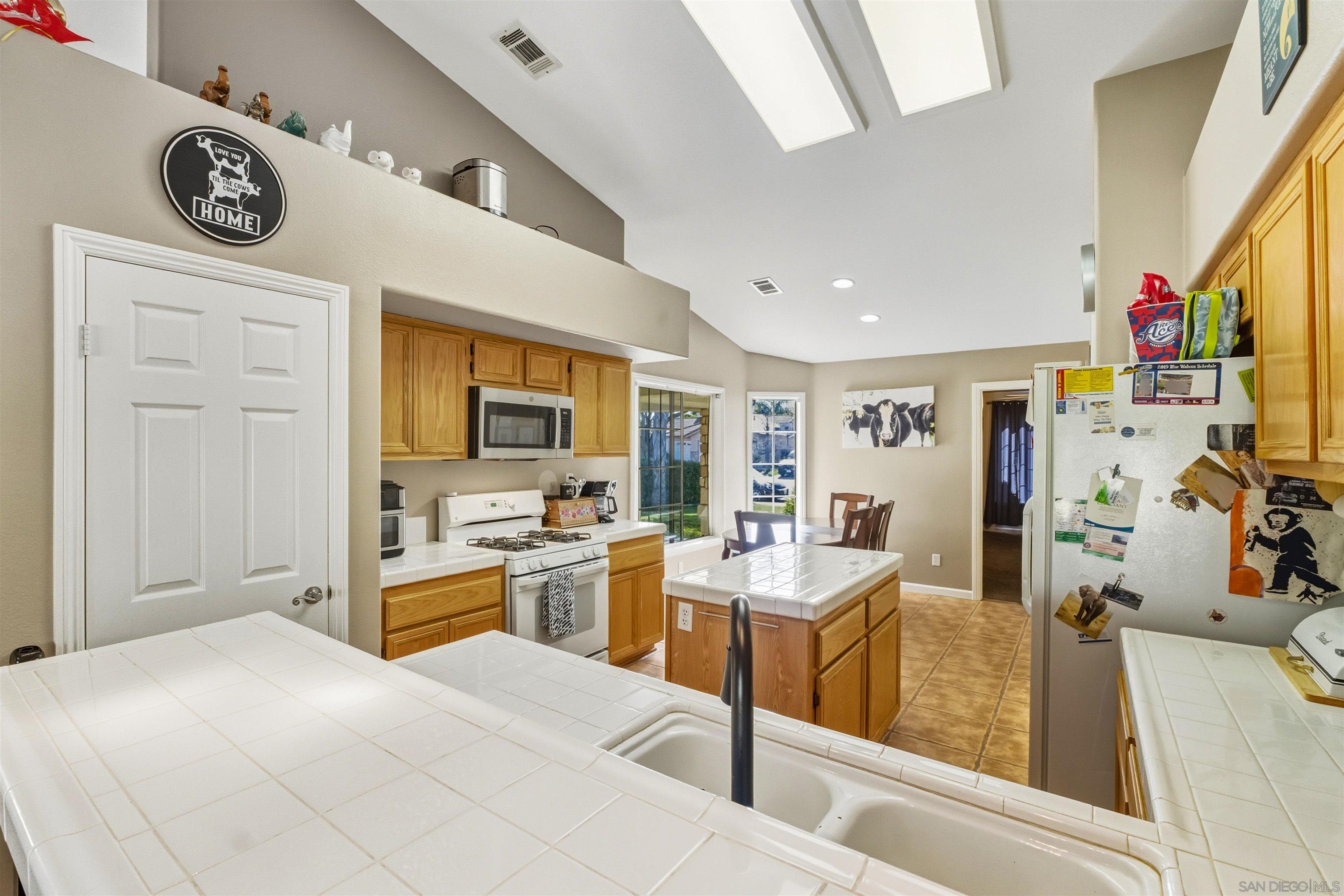 Detail Gallery Image 10 of 40 For 31628  Loire, Winchester,  CA 92596 - 4 Beds | 2 Baths