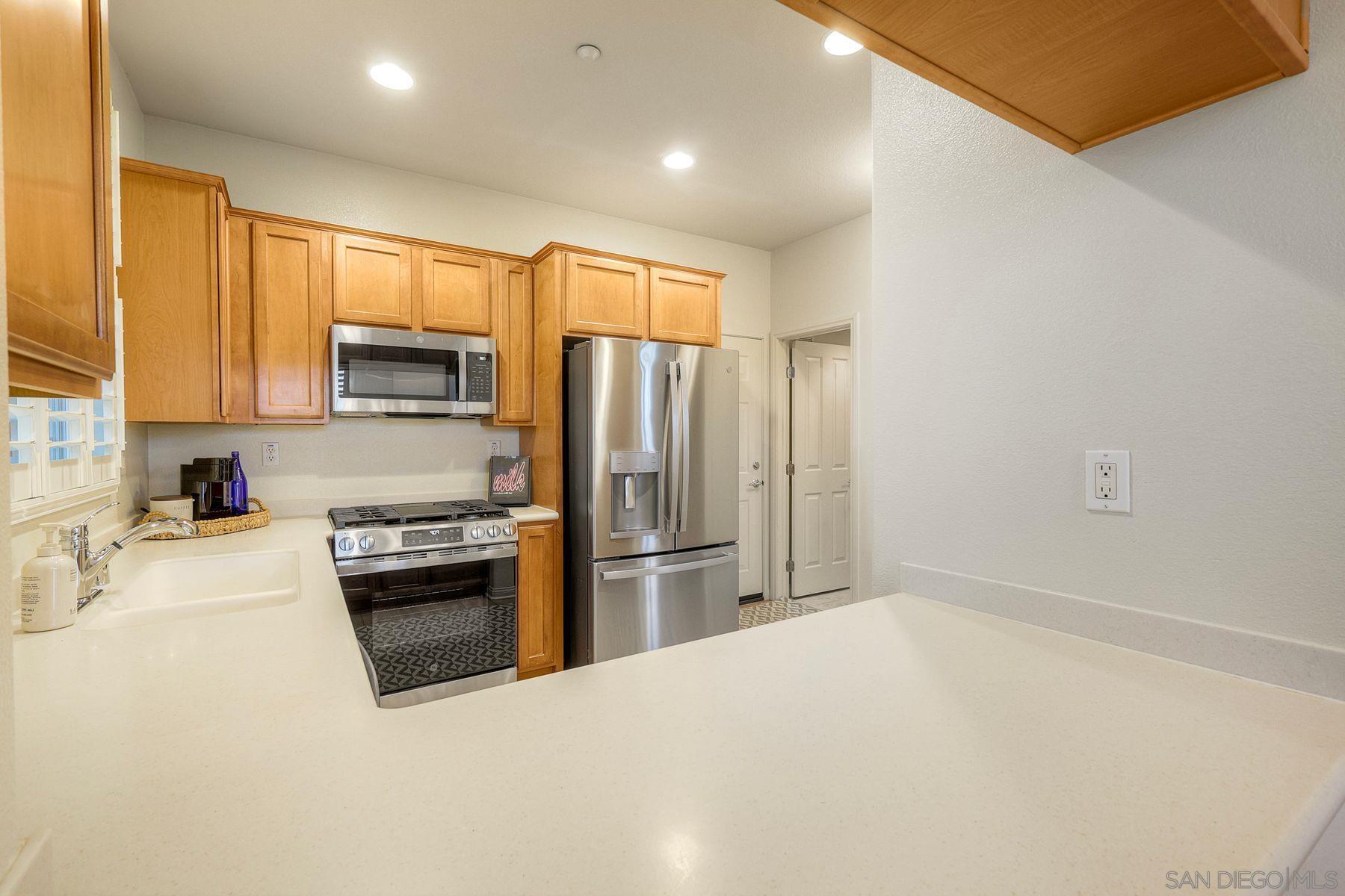 Detail Gallery Image 14 of 46 For 1921  Bassett Ln, Santee,  CA 92071 - 3 Beds | 2/1 Baths