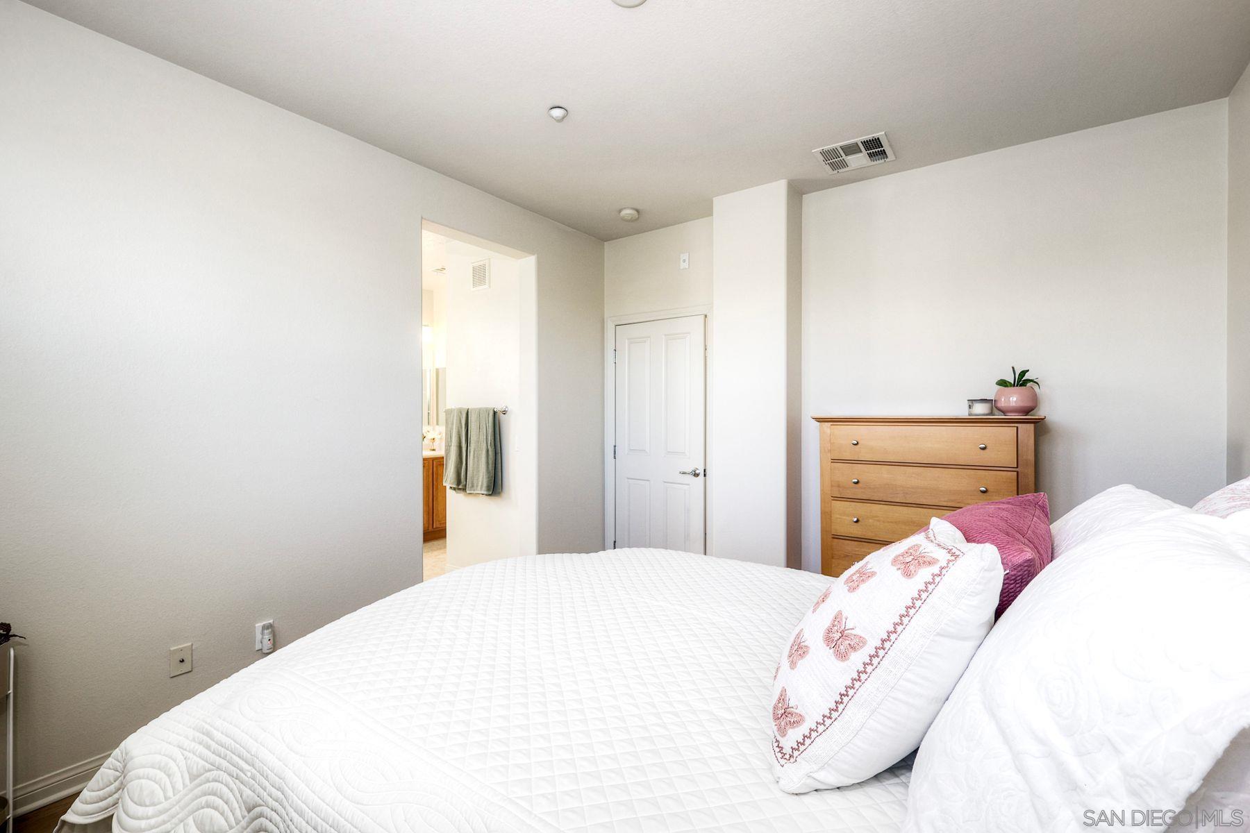 Detail Gallery Image 20 of 46 For 1921  Bassett Ln, Santee,  CA 92071 - 3 Beds | 2/1 Baths