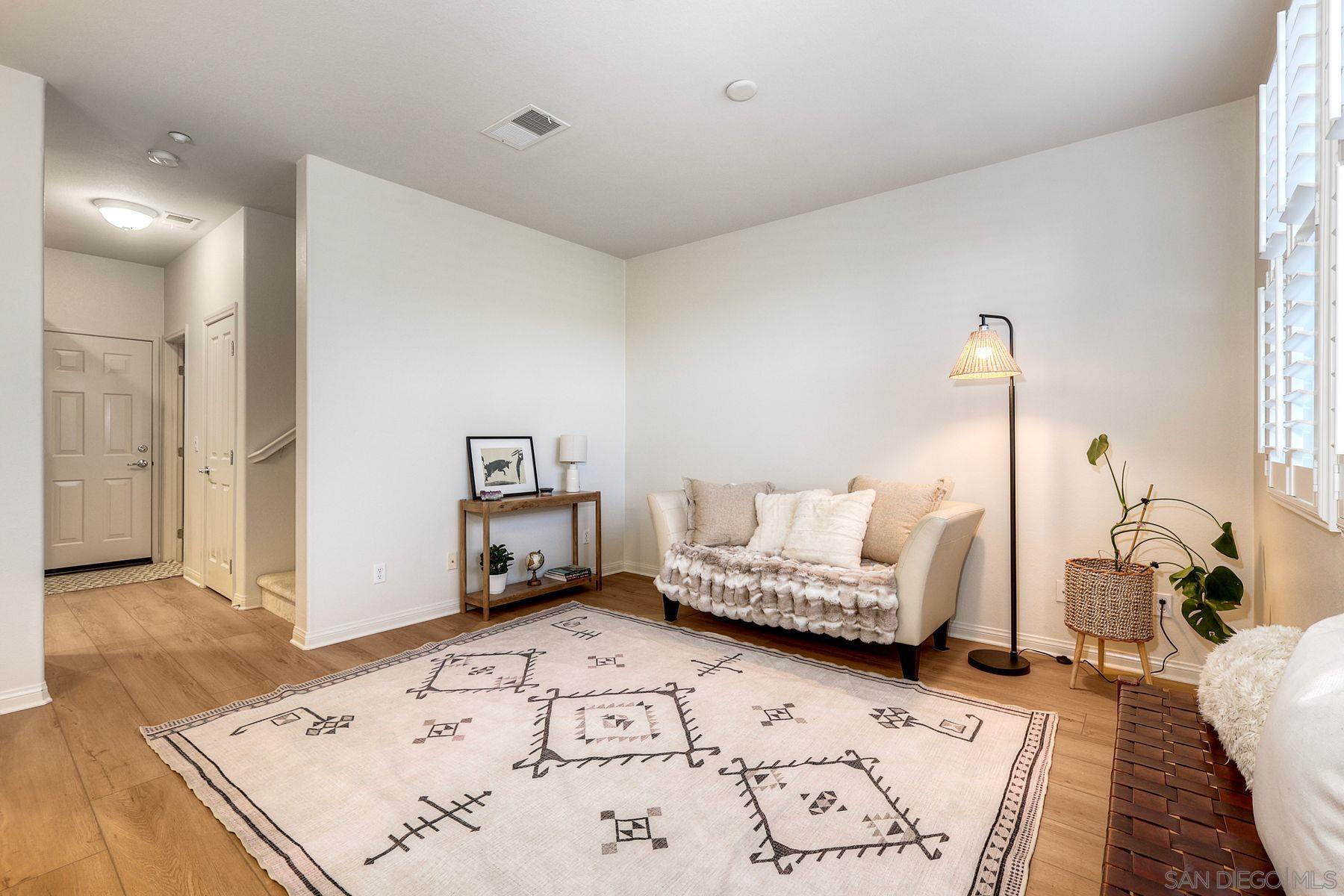 Detail Gallery Image 6 of 46 For 1921  Bassett Ln, Santee,  CA 92071 - 3 Beds | 2/1 Baths