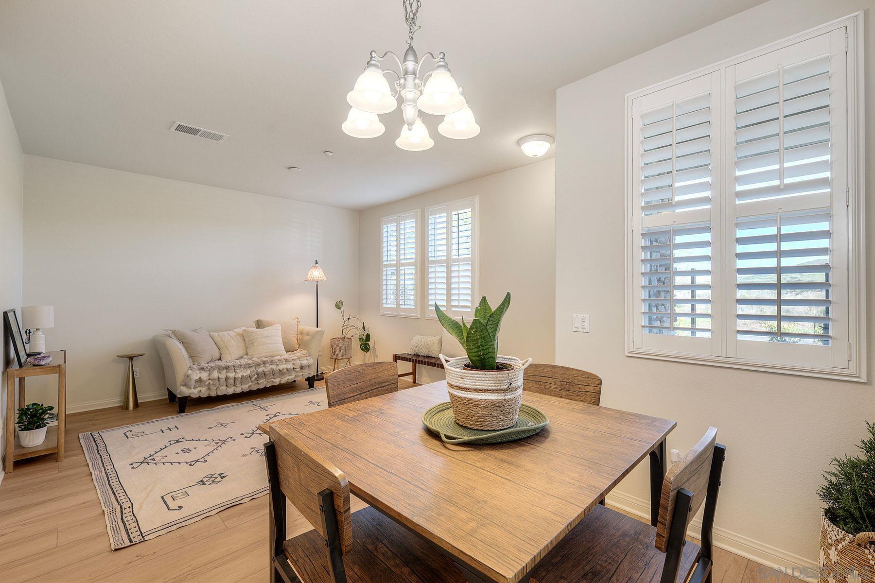 Detail Gallery Image 10 of 46 For 1921  Bassett Ln, Santee,  CA 92071 - 3 Beds | 2/1 Baths