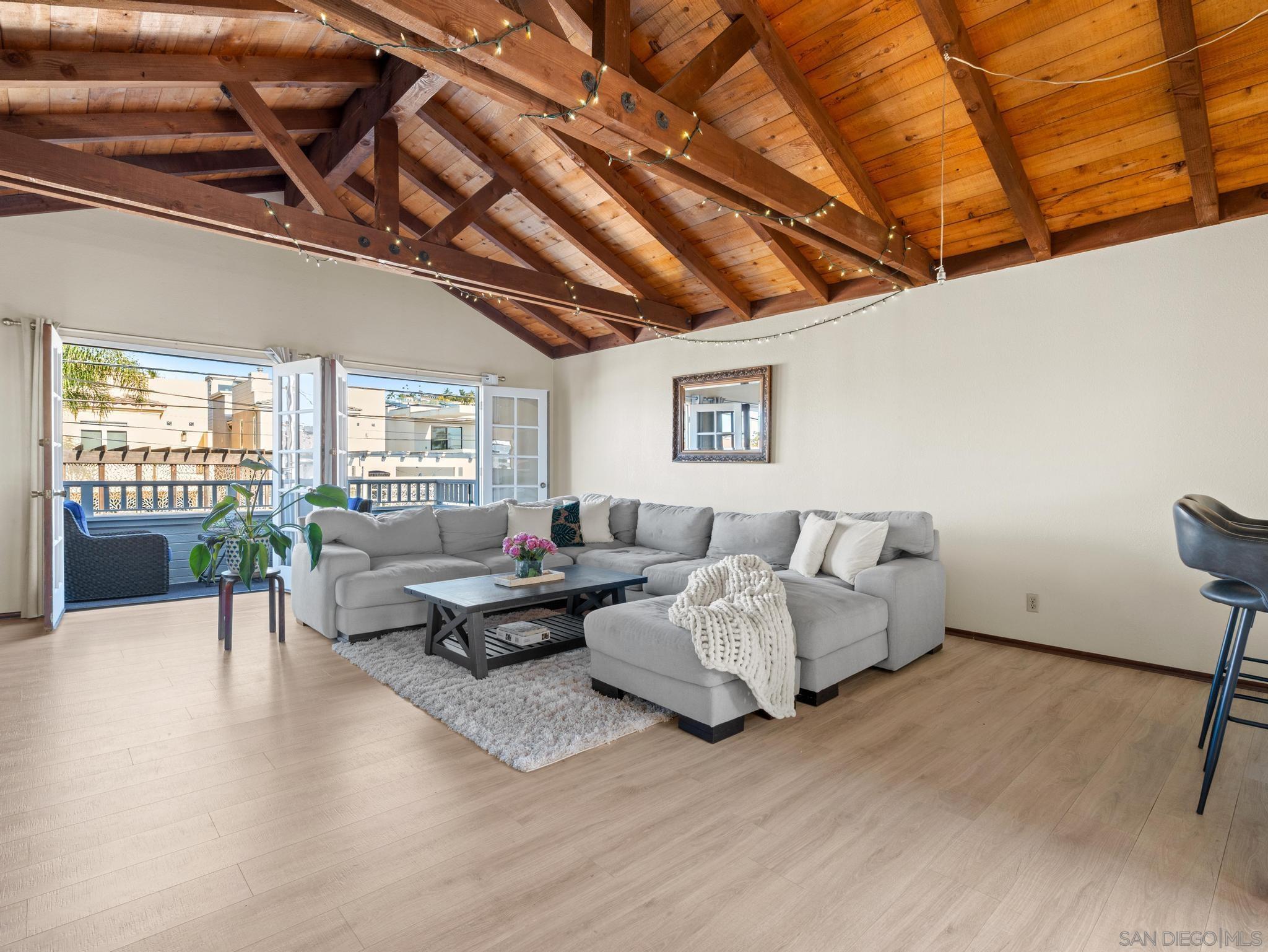 Detail Gallery Image 12 of 29 For 928  Agate Street, San Diego,  CA 92109 - 2 Beds | 2/1 Baths