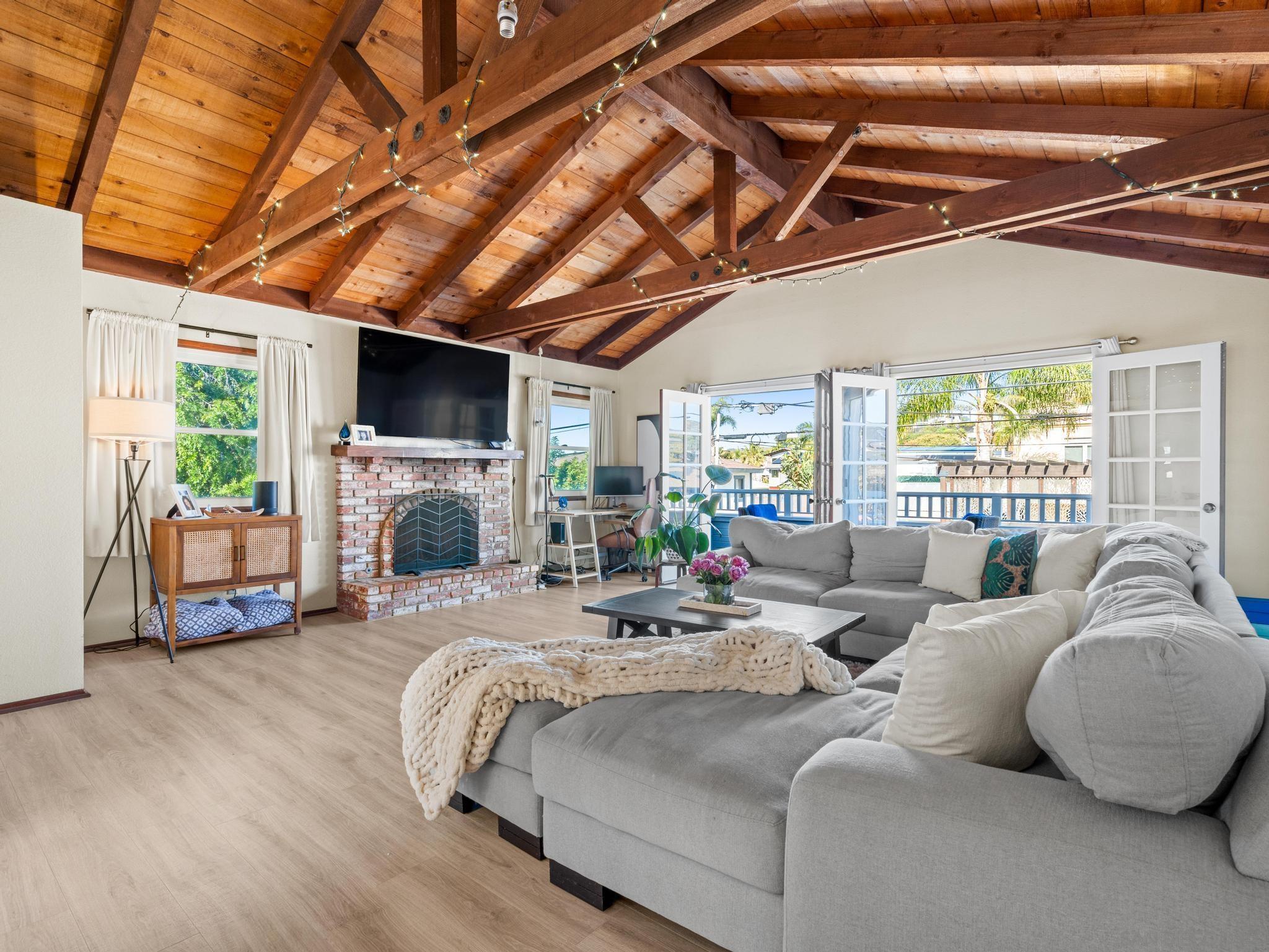 Detail Gallery Image 13 of 29 For 928  Agate Street, San Diego,  CA 92109 - 2 Beds | 2/1 Baths