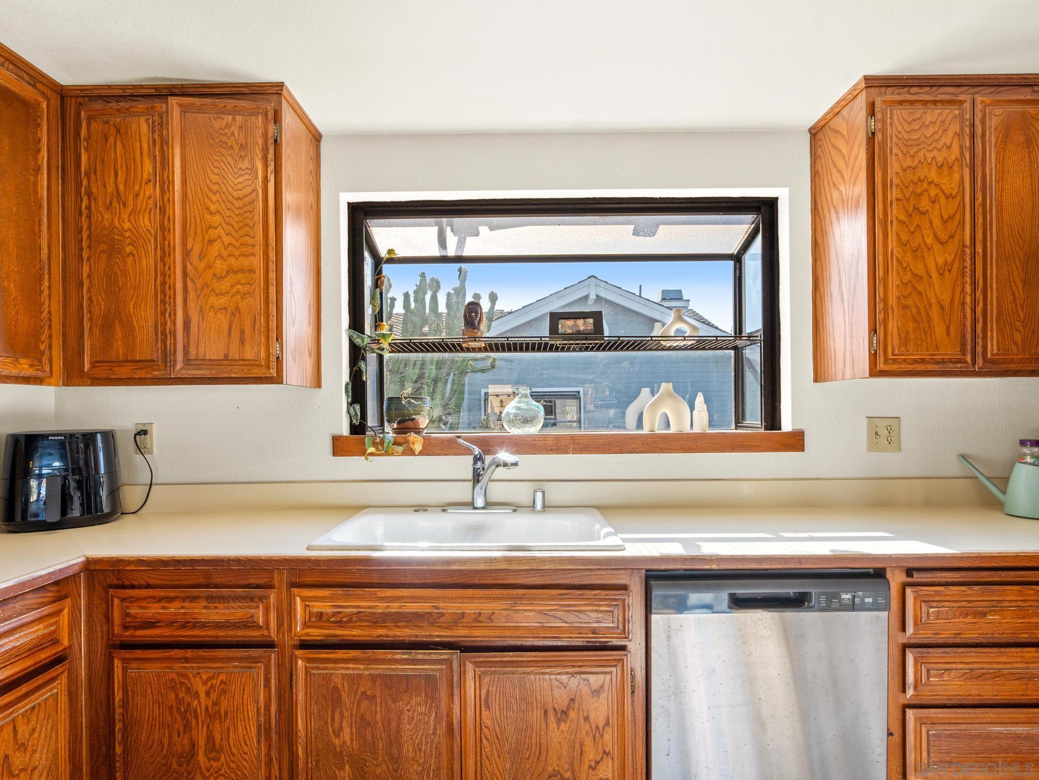 Detail Gallery Image 16 of 29 For 928  Agate Street, San Diego,  CA 92109 - 2 Beds | 2/1 Baths