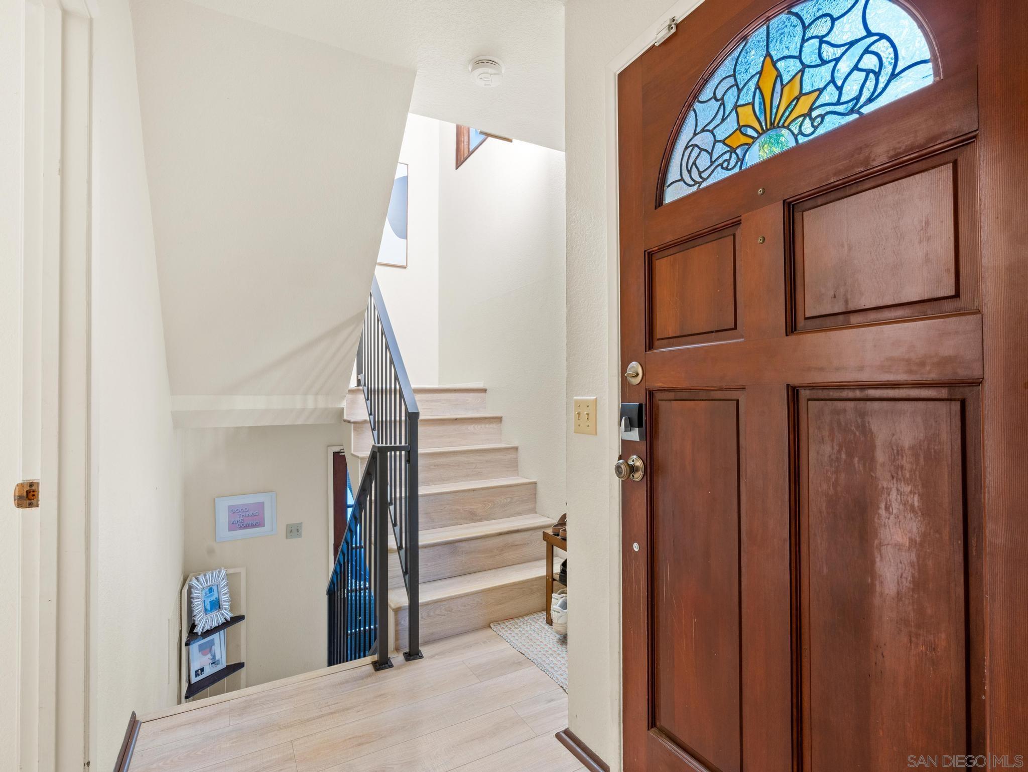 Detail Gallery Image 3 of 29 For 928  Agate Street, San Diego,  CA 92109 - 2 Beds | 2/1 Baths