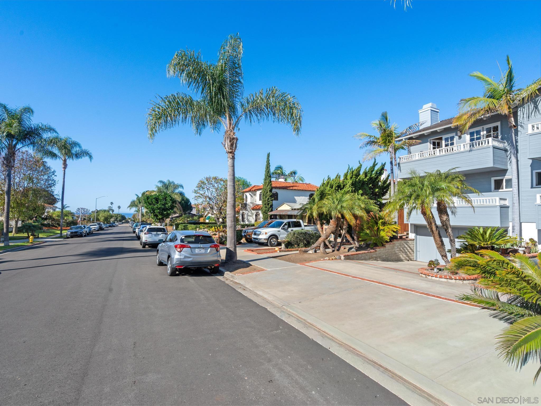 Detail Gallery Image 24 of 29 For 928  Agate Street, San Diego,  CA 92109 - 2 Beds | 2/1 Baths