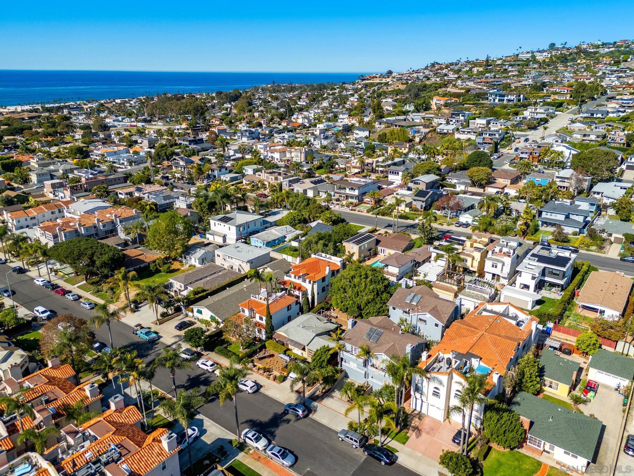 Detail Gallery Image 28 of 29 For 928  Agate Street, San Diego,  CA 92109 - 2 Beds | 2/1 Baths