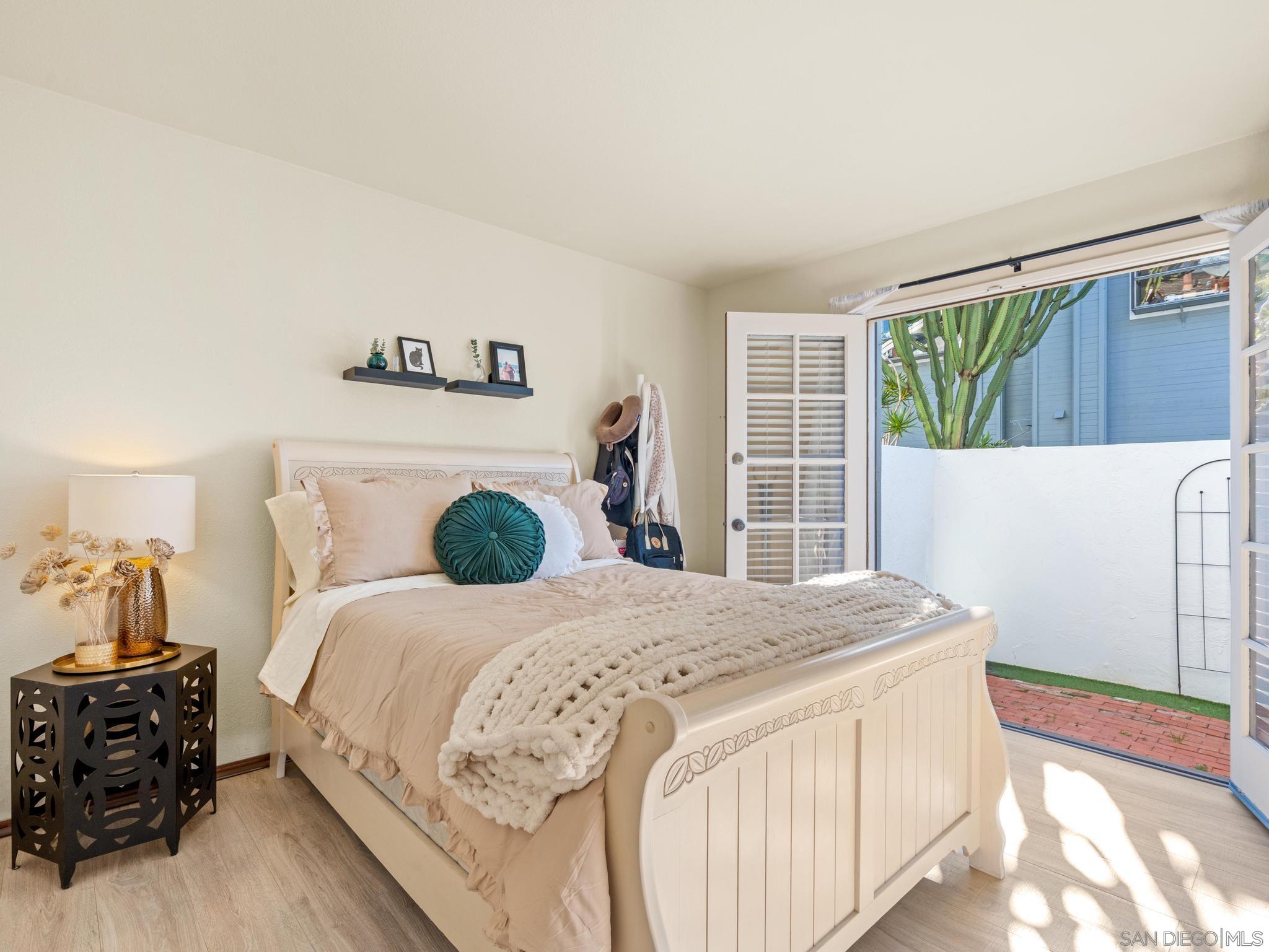 Detail Gallery Image 4 of 29 For 928  Agate Street, San Diego,  CA 92109 - 2 Beds | 2/1 Baths