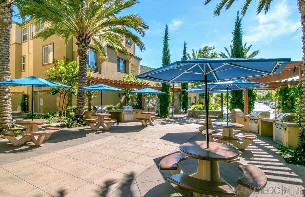 Detail Gallery Image 11 of 22 For 2329  Sentinel Lane, San Marcos,  CA 92078 - 3 Beds | 2/1 Baths