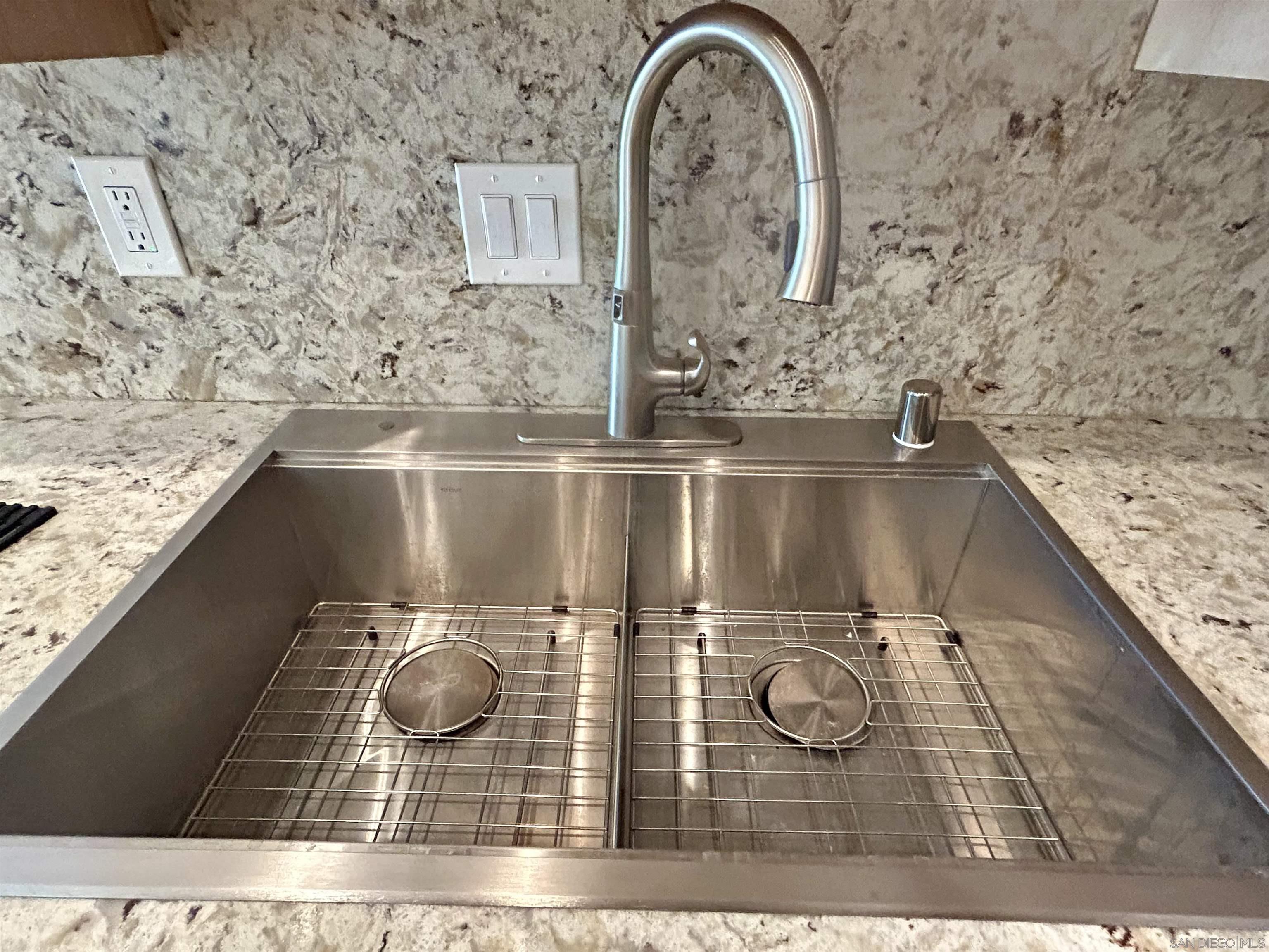 Detail Gallery Image 16 of 40 For 2410  Albatross St  #9,  San Diego,  CA 92101 - 2 Beds | 2 Baths