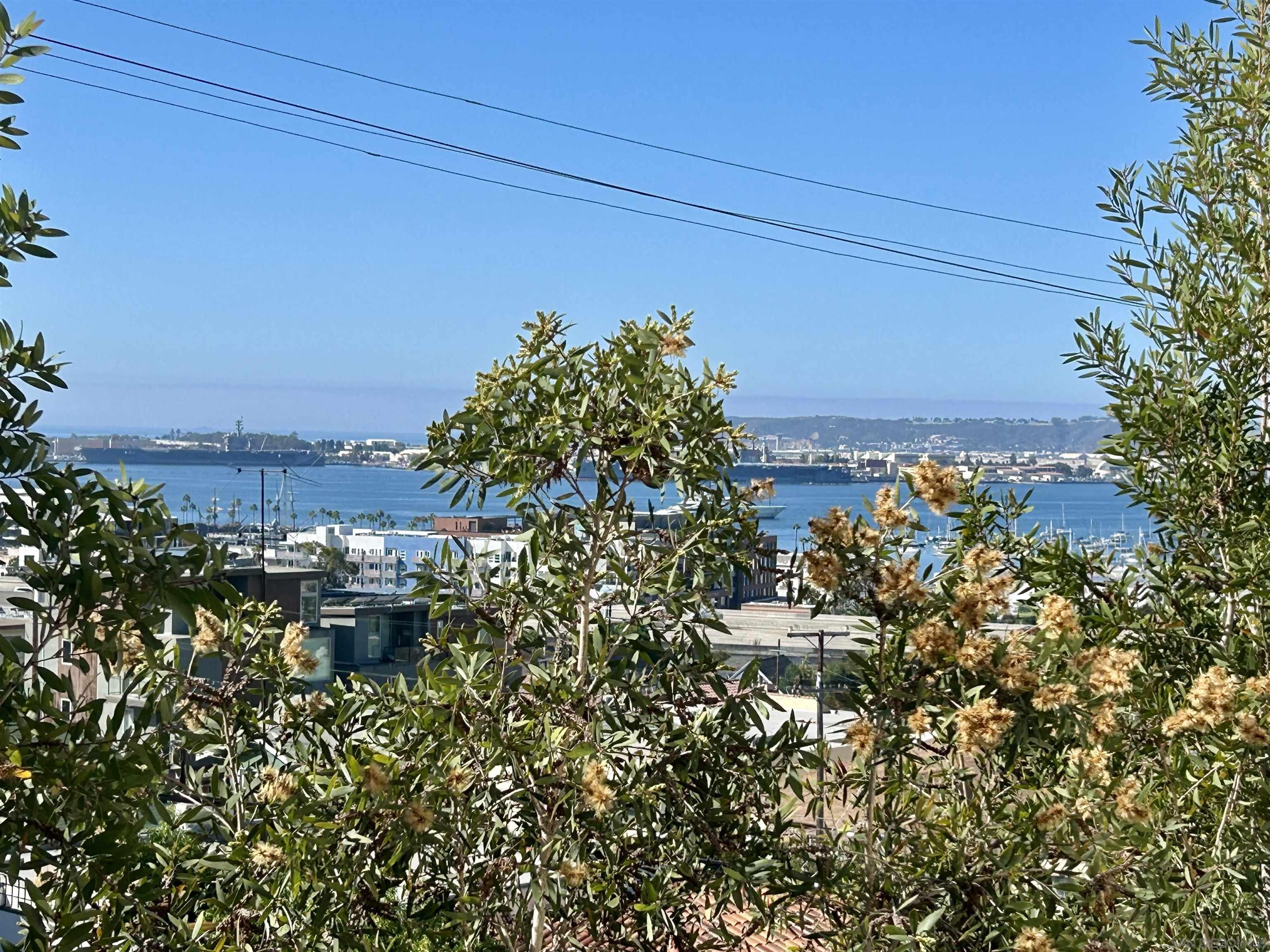 Detail Gallery Image 4 of 40 For 2410  Albatross St  #9,  San Diego,  CA 92101 - 2 Beds | 2 Baths