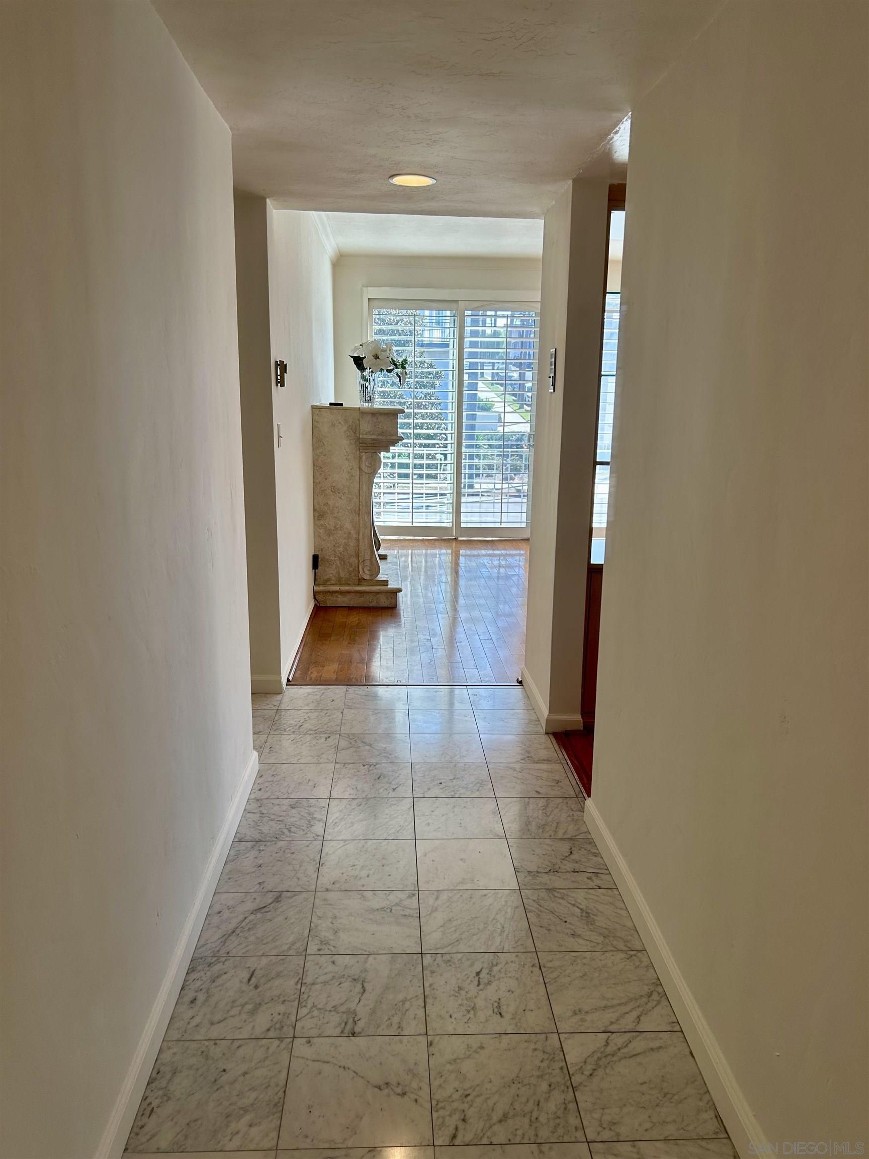 Detail Gallery Image 5 of 40 For 2410  Albatross St  #9,  San Diego,  CA 92101 - 2 Beds | 2 Baths