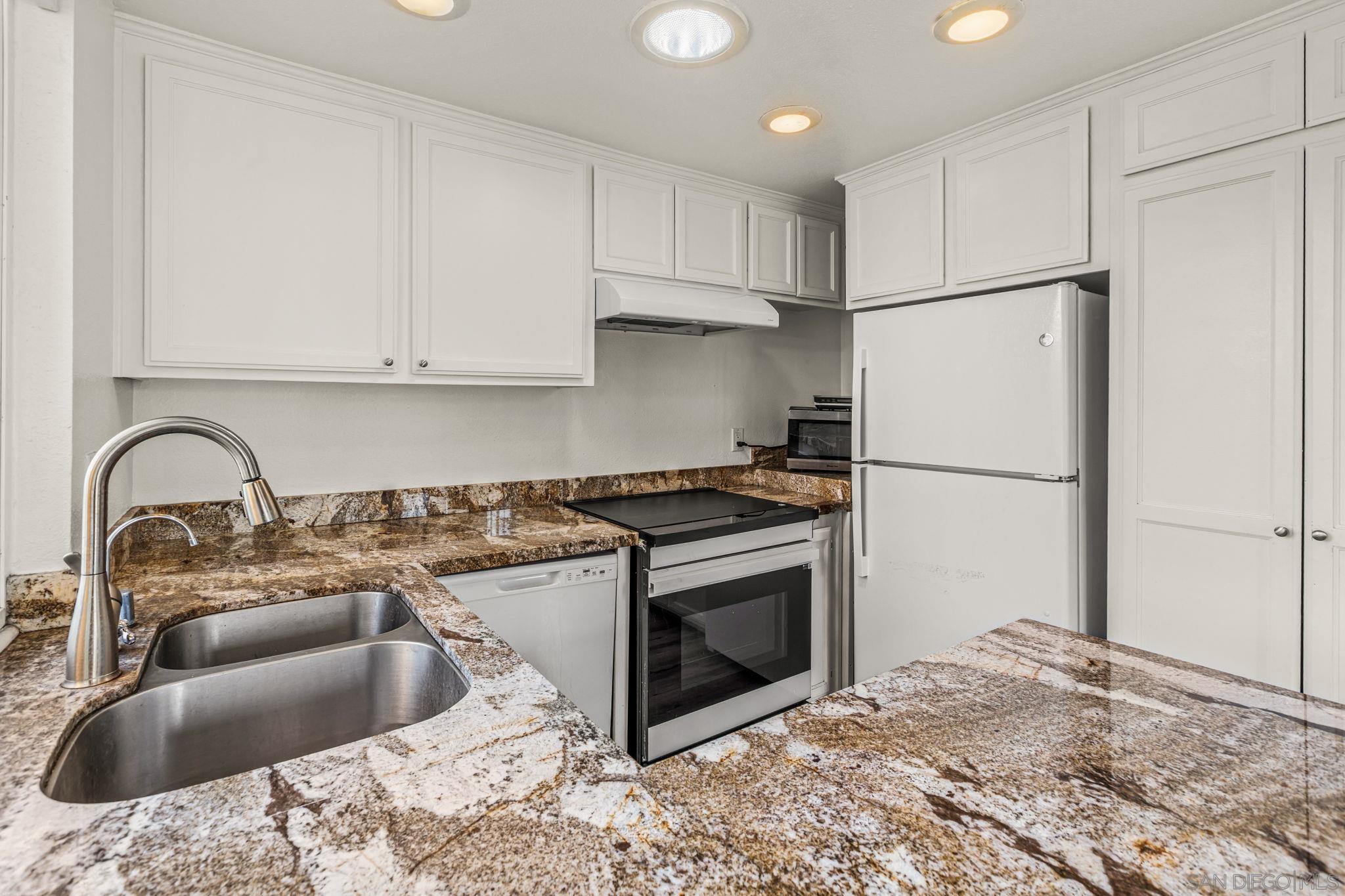 Detail Gallery Image 9 of 40 For 325 S Sierra Ave  #39,  Solana Beach,  CA 92075 - 3 Beds | 2 Baths