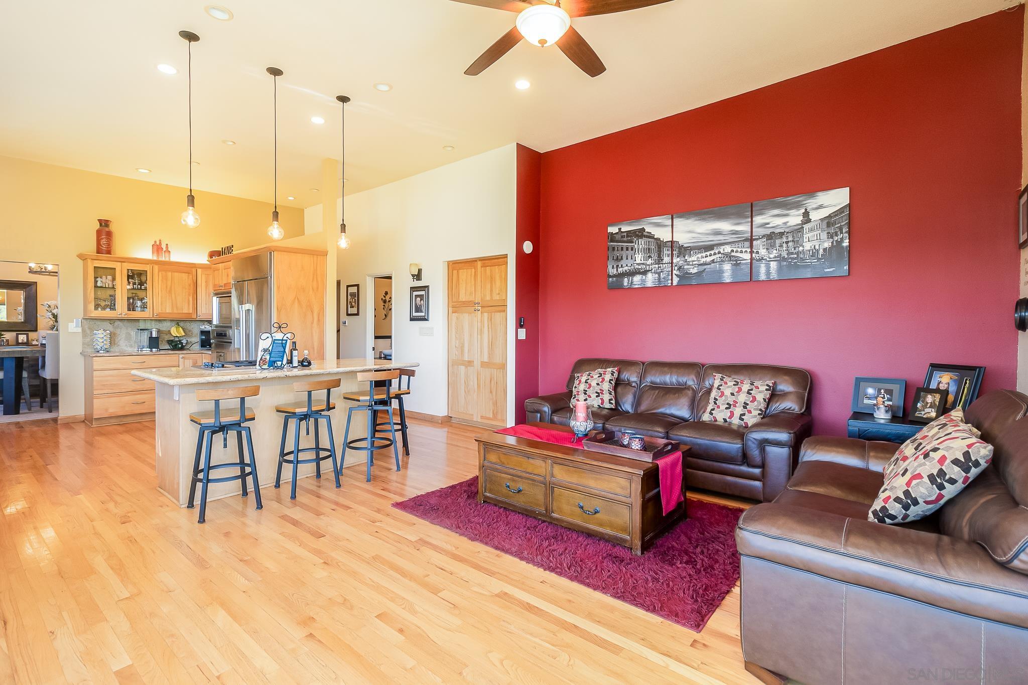 Detail Gallery Image 13 of 27 For 1574  Shadow Knolls Dr, El Cajon,  CA 92020 - 5 Beds | 3/1 Baths