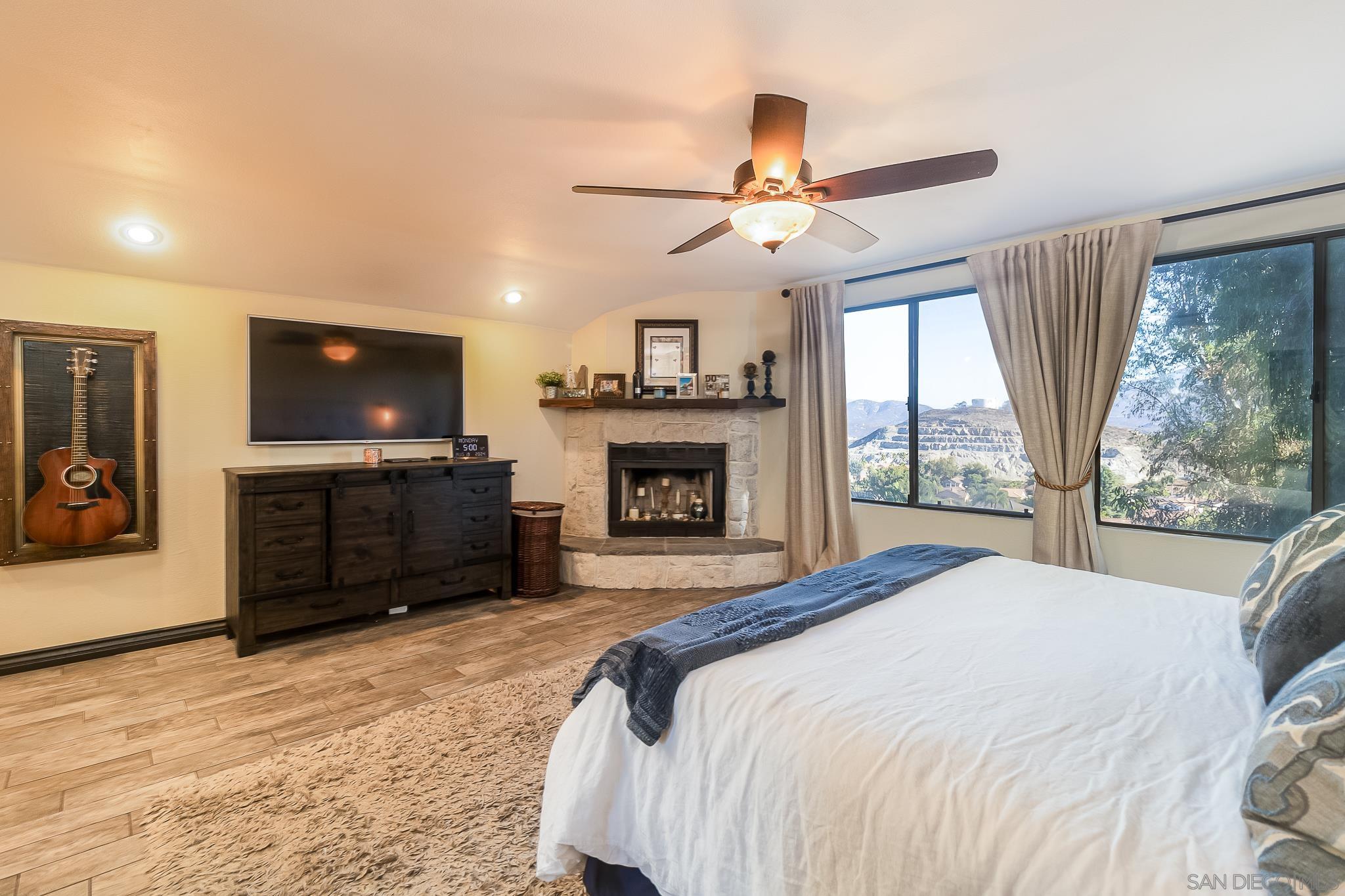 Detail Gallery Image 16 of 27 For 1574  Shadow Knolls Dr, El Cajon,  CA 92020 - 5 Beds | 3/1 Baths