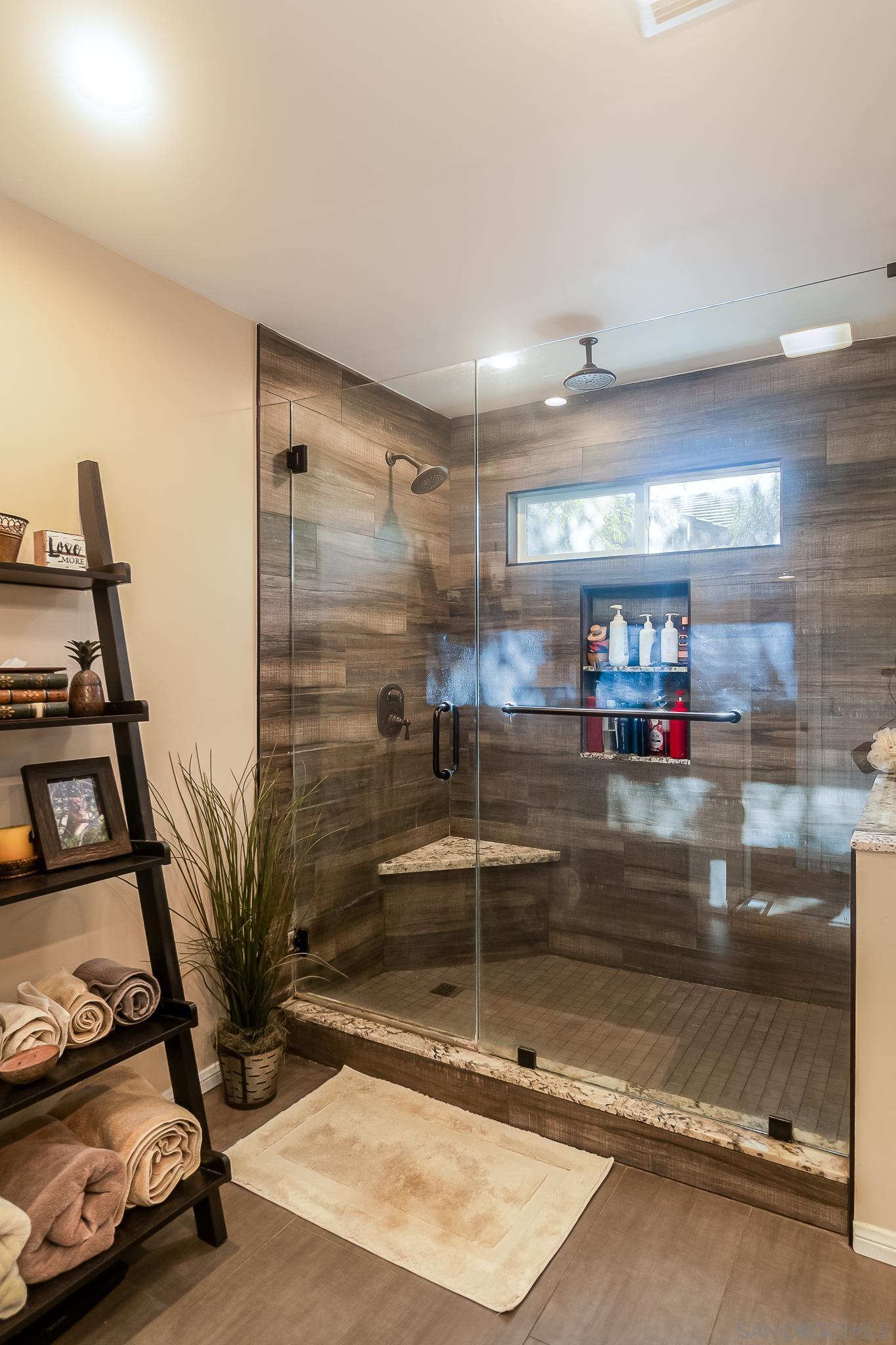 Detail Gallery Image 18 of 27 For 1574  Shadow Knolls Dr, El Cajon,  CA 92020 - 5 Beds | 3/1 Baths