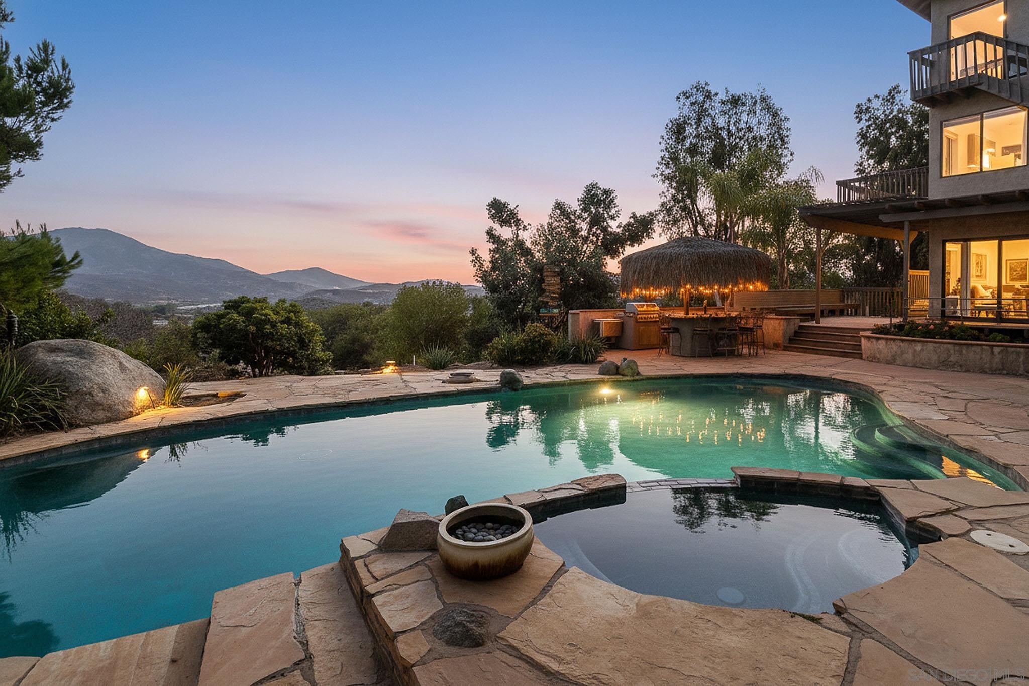 Detail Gallery Image 3 of 27 For 1574  Shadow Knolls Dr, El Cajon,  CA 92020 - 5 Beds | 3/1 Baths