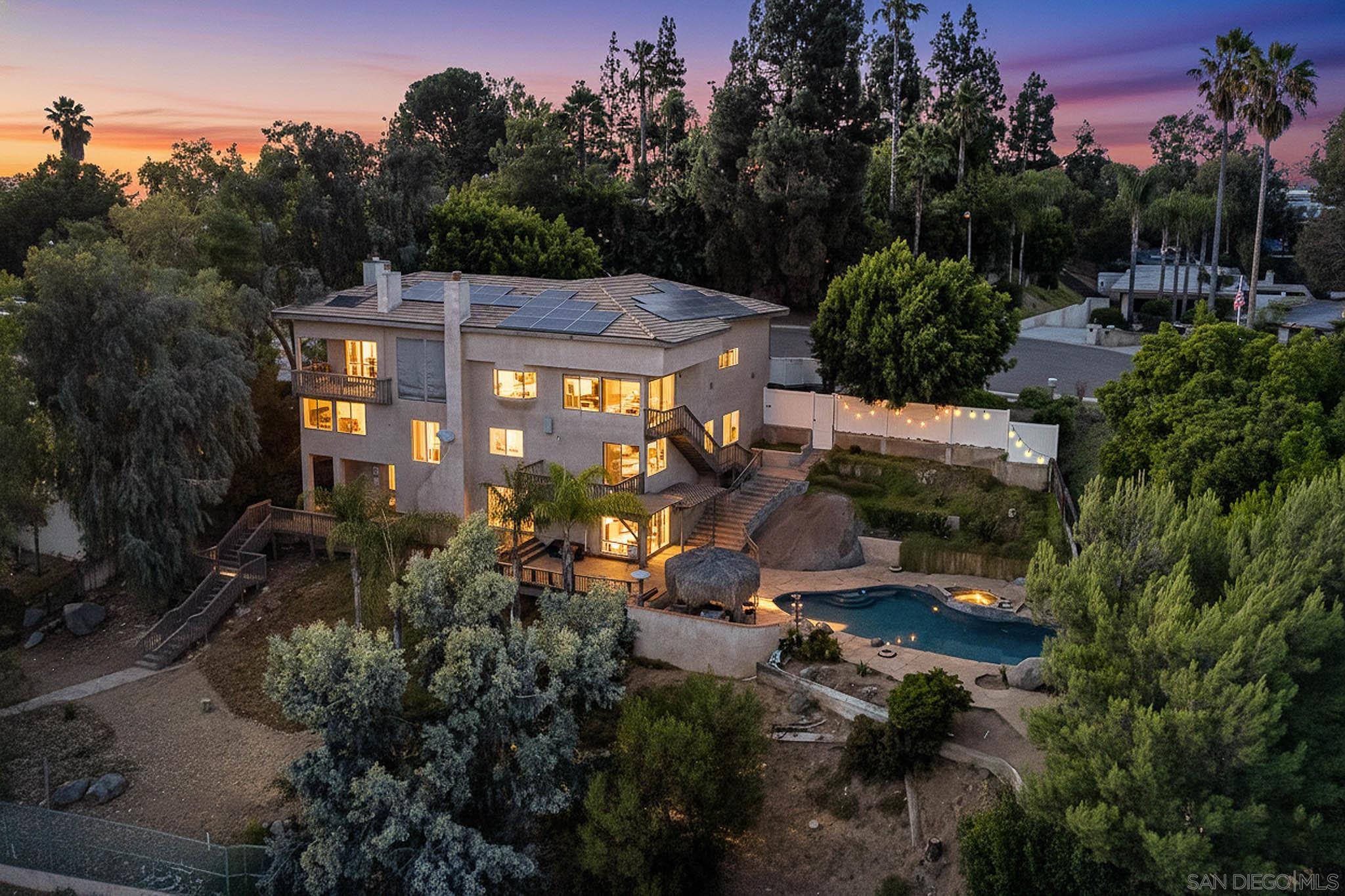 Detail Gallery Image 5 of 27 For 1574  Shadow Knolls Dr, El Cajon,  CA 92020 - 5 Beds | 3/1 Baths