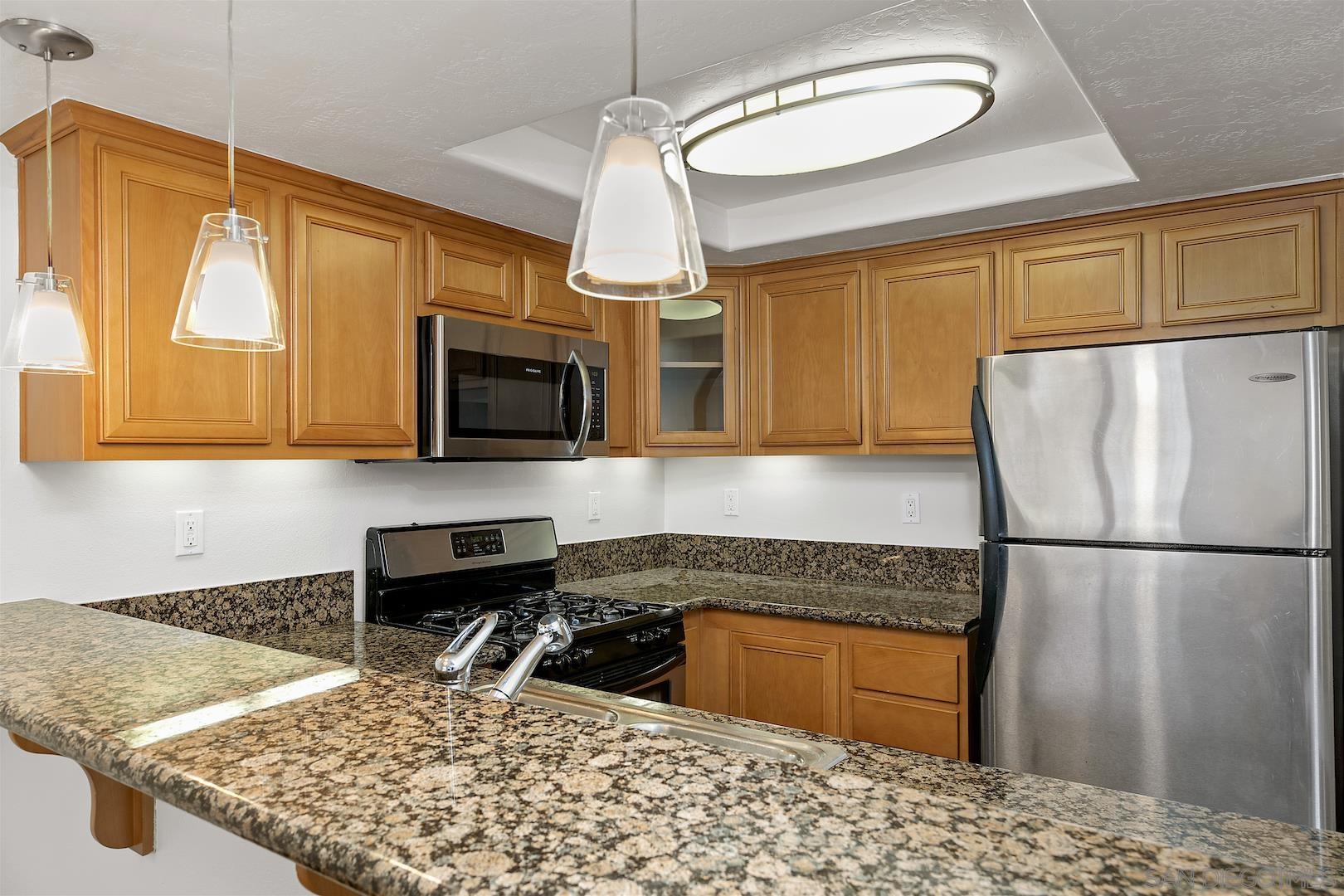 Detail Gallery Image 6 of 21 For 2744  B St  206, San Diego,  CA 92102 - 2 Beds | 2 Baths