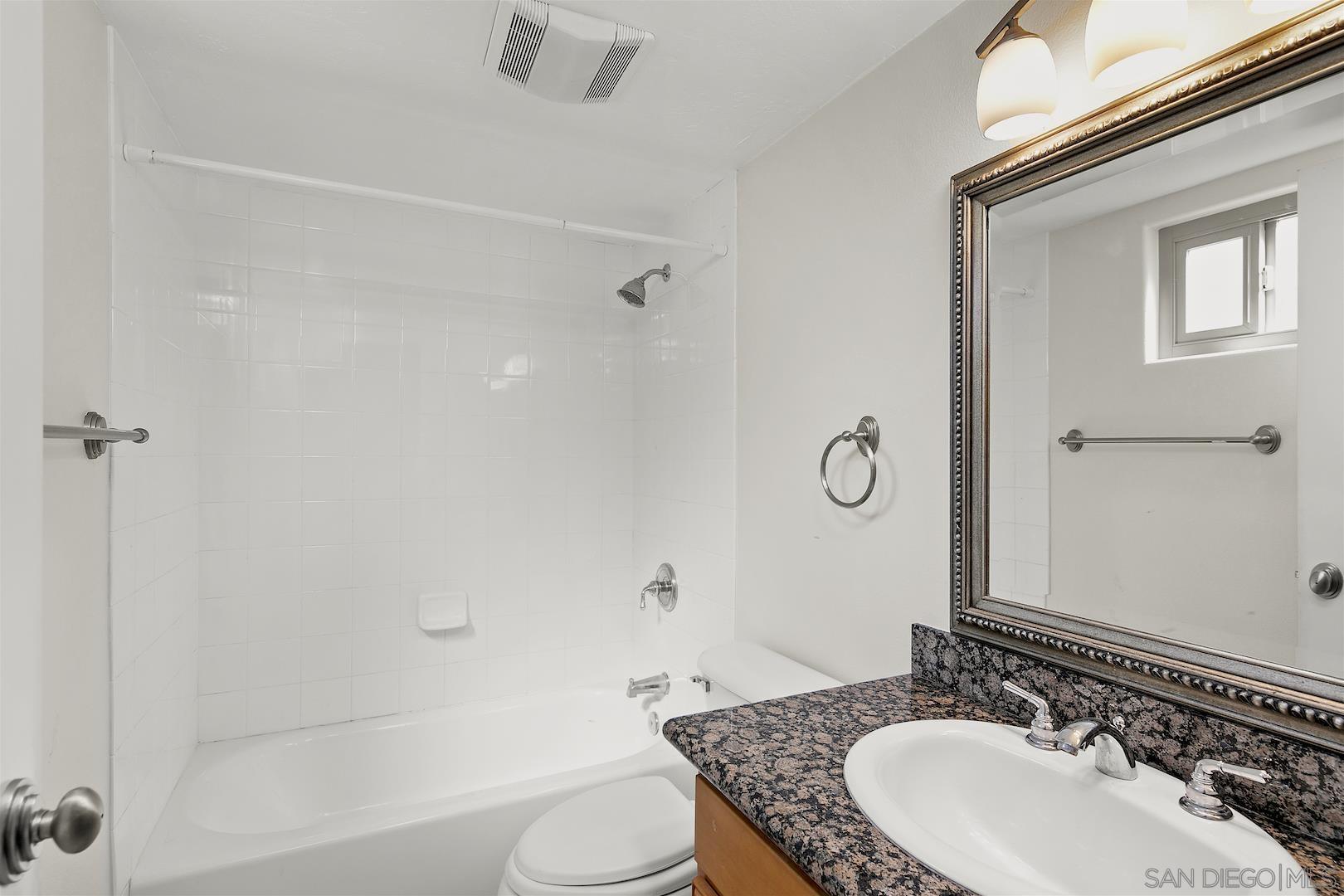 Detail Gallery Image 8 of 21 For 2744  B St  206, San Diego,  CA 92102 - 2 Beds | 2 Baths