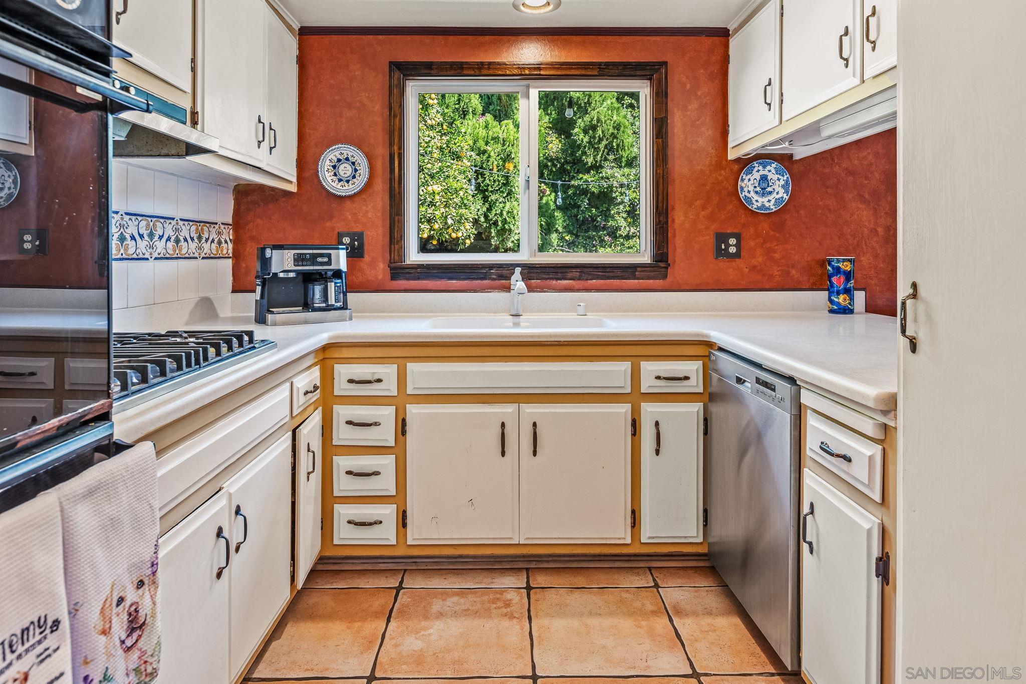 Detail Gallery Image 11 of 36 For 1914  Golden Circle Dr, Escondido,  CA 92026 - 2 Beds | 2 Baths