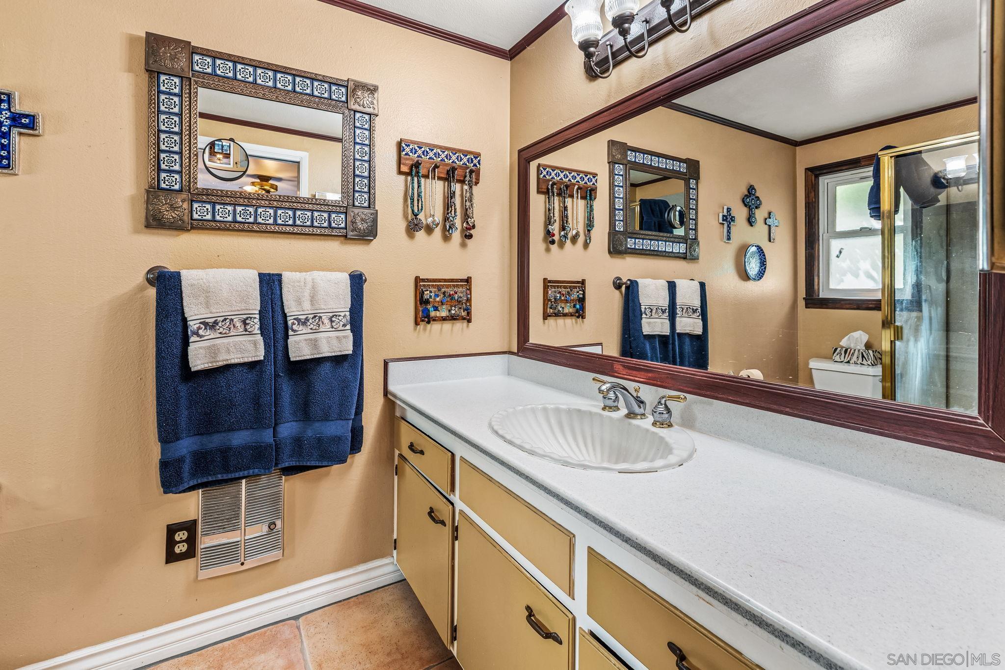 Detail Gallery Image 17 of 36 For 1914  Golden Circle Dr, Escondido,  CA 92026 - 2 Beds | 2 Baths