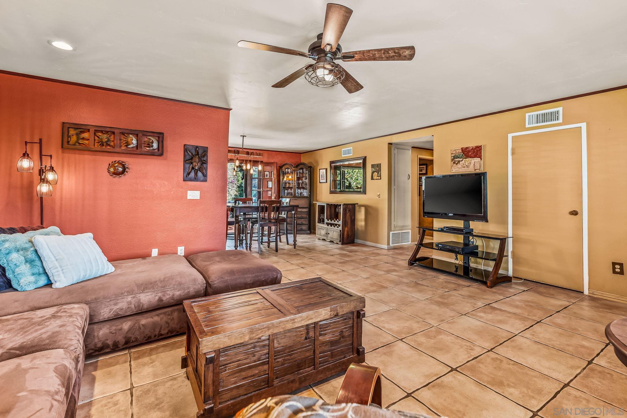 Detail Gallery Image 7 of 36 For 1914  Golden Circle Dr, Escondido,  CA 92026 - 2 Beds | 2 Baths