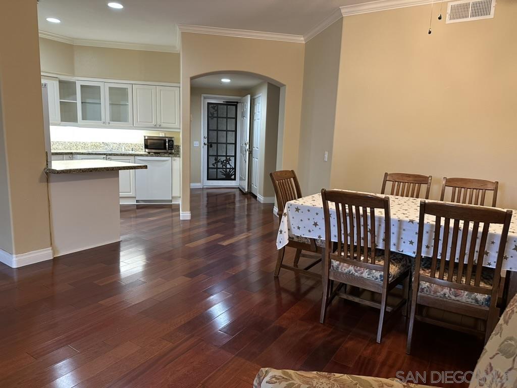 Detail Gallery Image 6 of 27 For 404 N Horne St  D-23, Oceanside,  CA 92054 - 3 Beds | 2 Baths