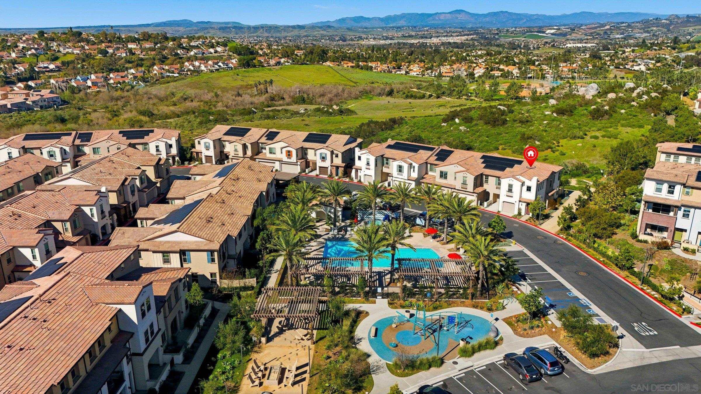 Detail Gallery Image 2 of 53 For 1794  Valley Oak Way, Oceanside,  CA 92056 - 4 Beds | 2/1 Baths