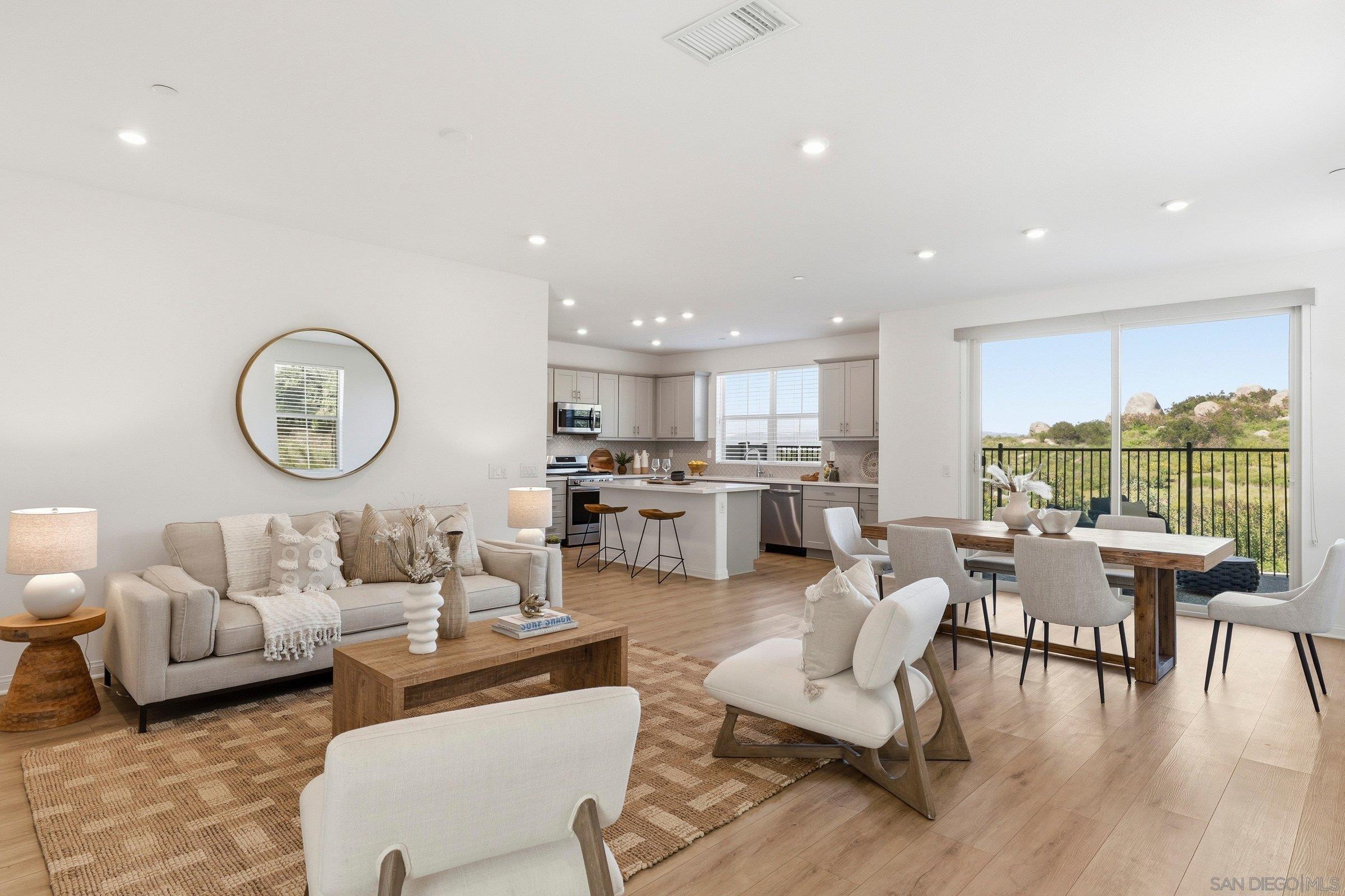 Detail Gallery Image 11 of 53 For 1794  Valley Oak Way, Oceanside,  CA 92056 - 4 Beds | 2/1 Baths