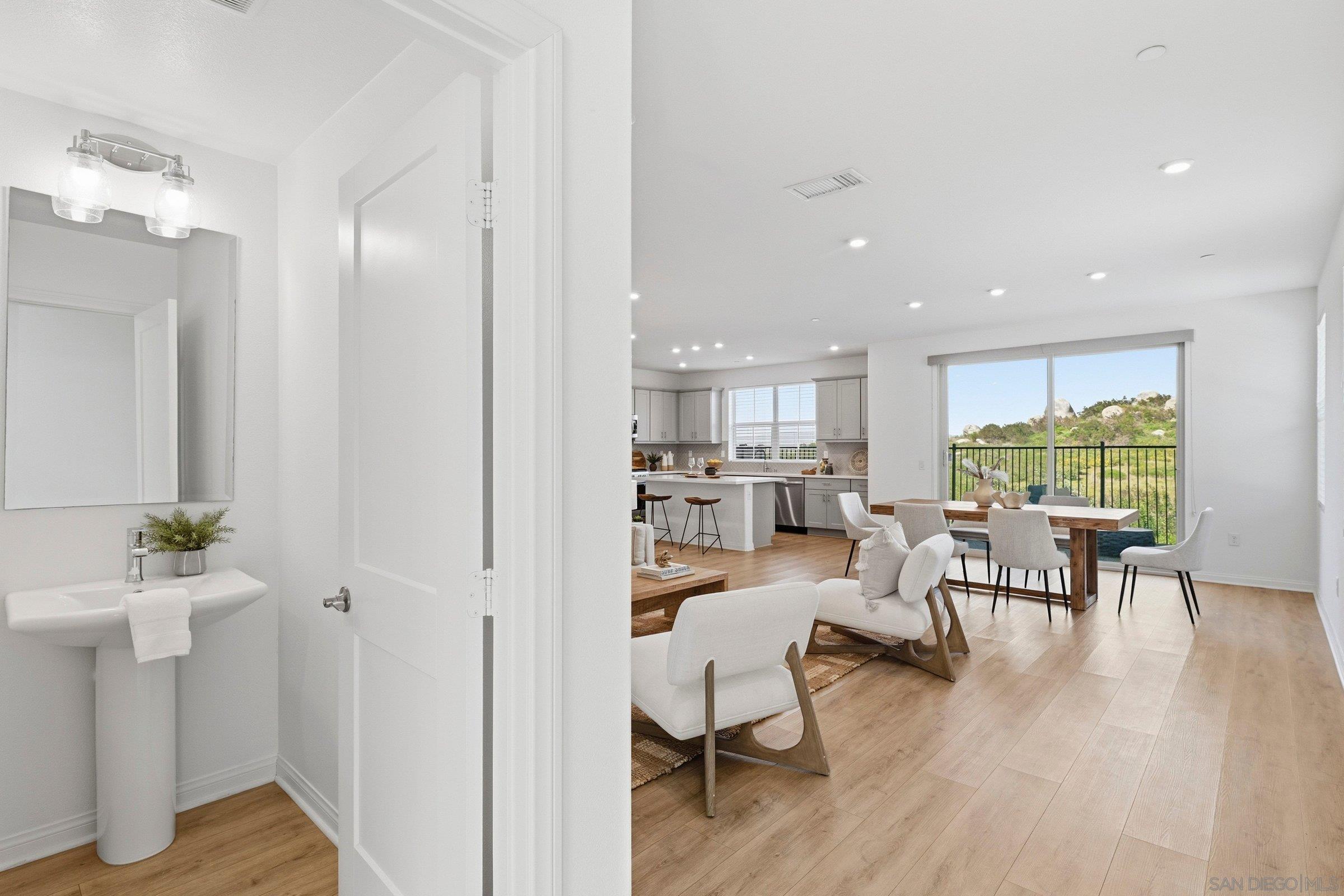 Detail Gallery Image 13 of 53 For 1794  Valley Oak Way, Oceanside,  CA 92056 - 4 Beds | 2/1 Baths