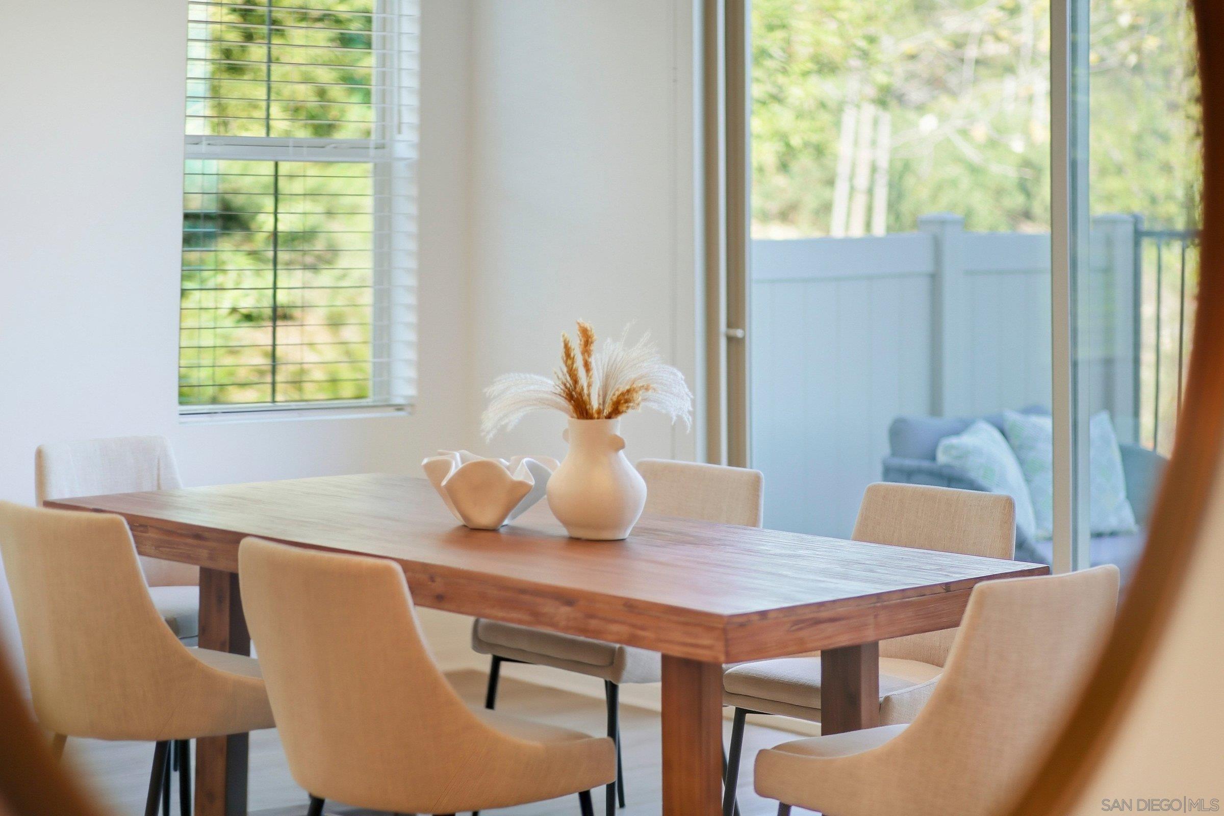 Detail Gallery Image 17 of 53 For 1794  Valley Oak Way, Oceanside,  CA 92056 - 4 Beds | 2/1 Baths