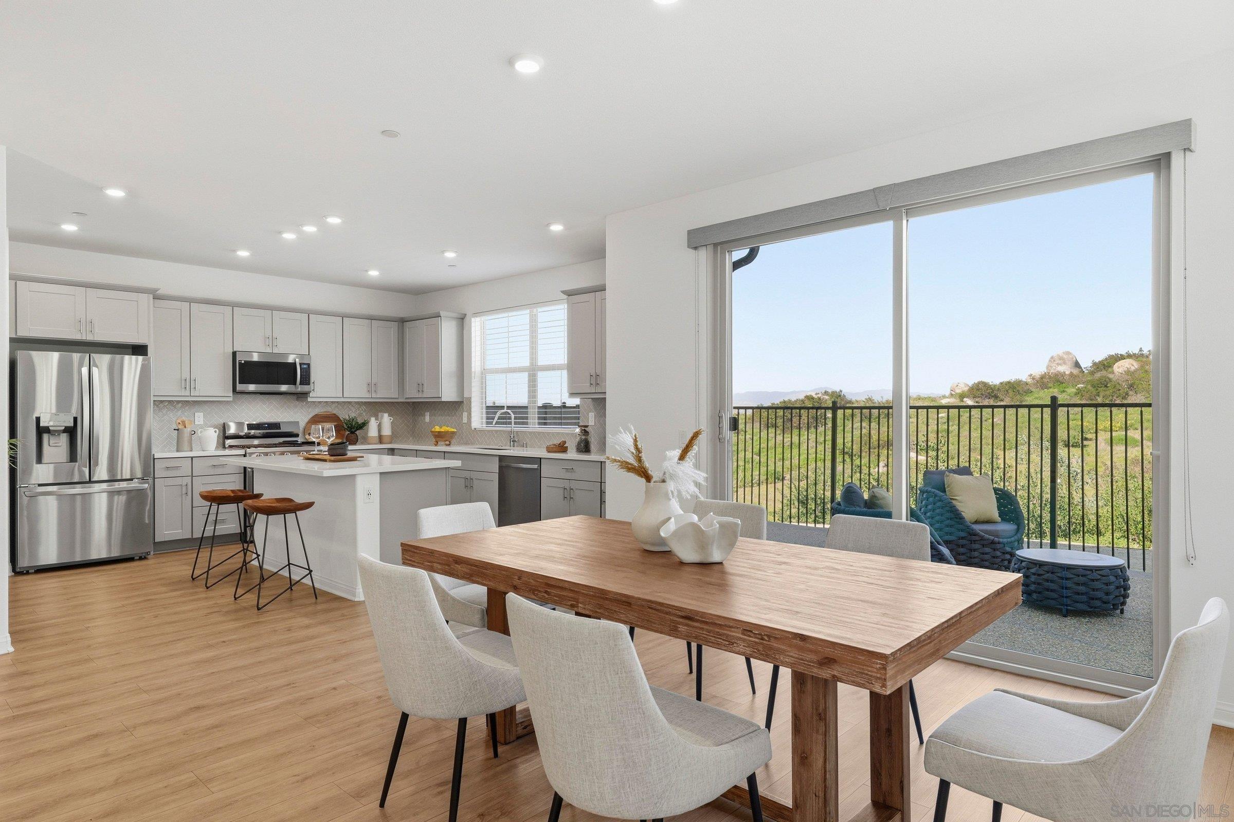 Detail Gallery Image 18 of 53 For 1794  Valley Oak Way, Oceanside,  CA 92056 - 4 Beds | 2/1 Baths