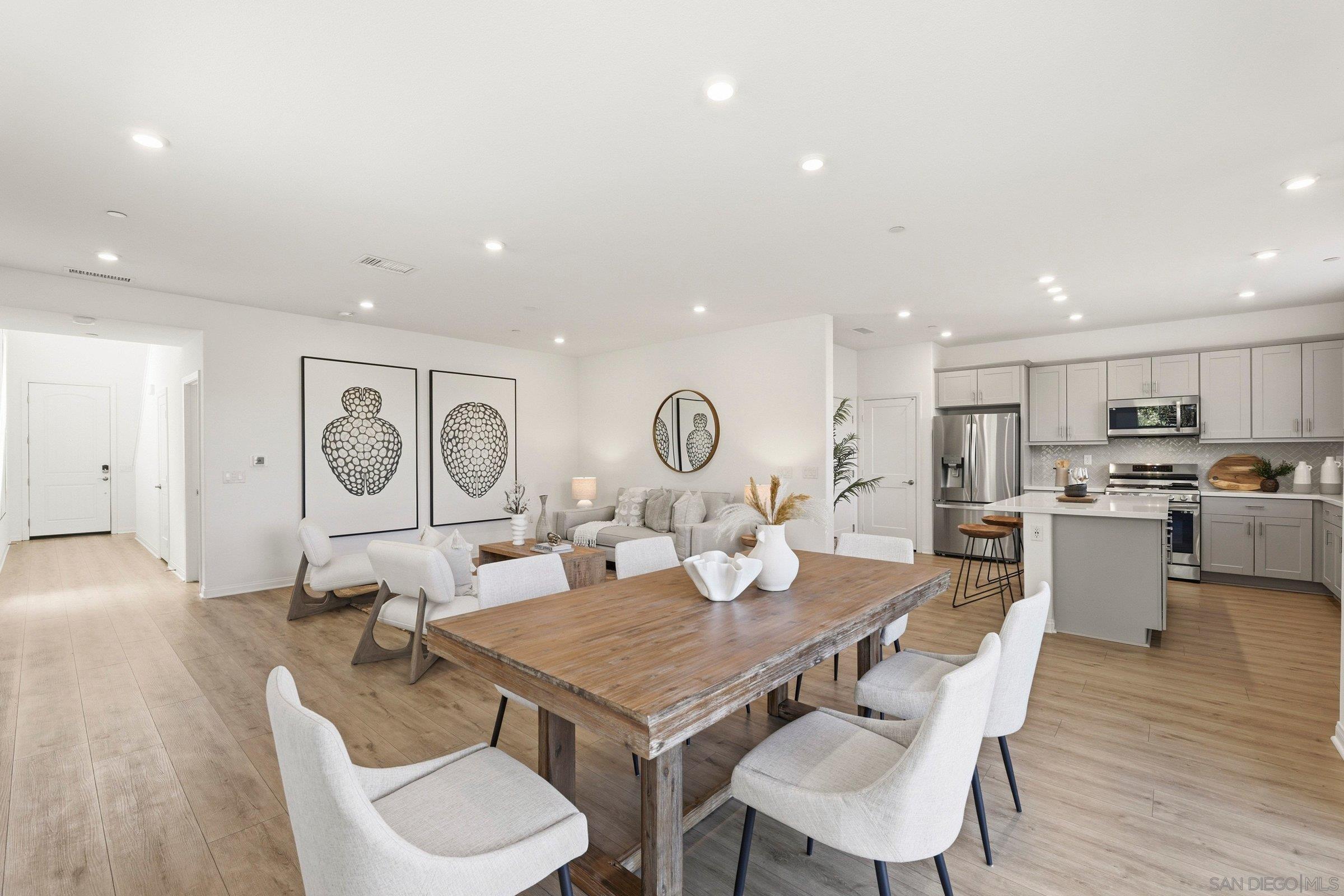 Detail Gallery Image 19 of 53 For 1794  Valley Oak Way, Oceanside,  CA 92056 - 4 Beds | 2/1 Baths