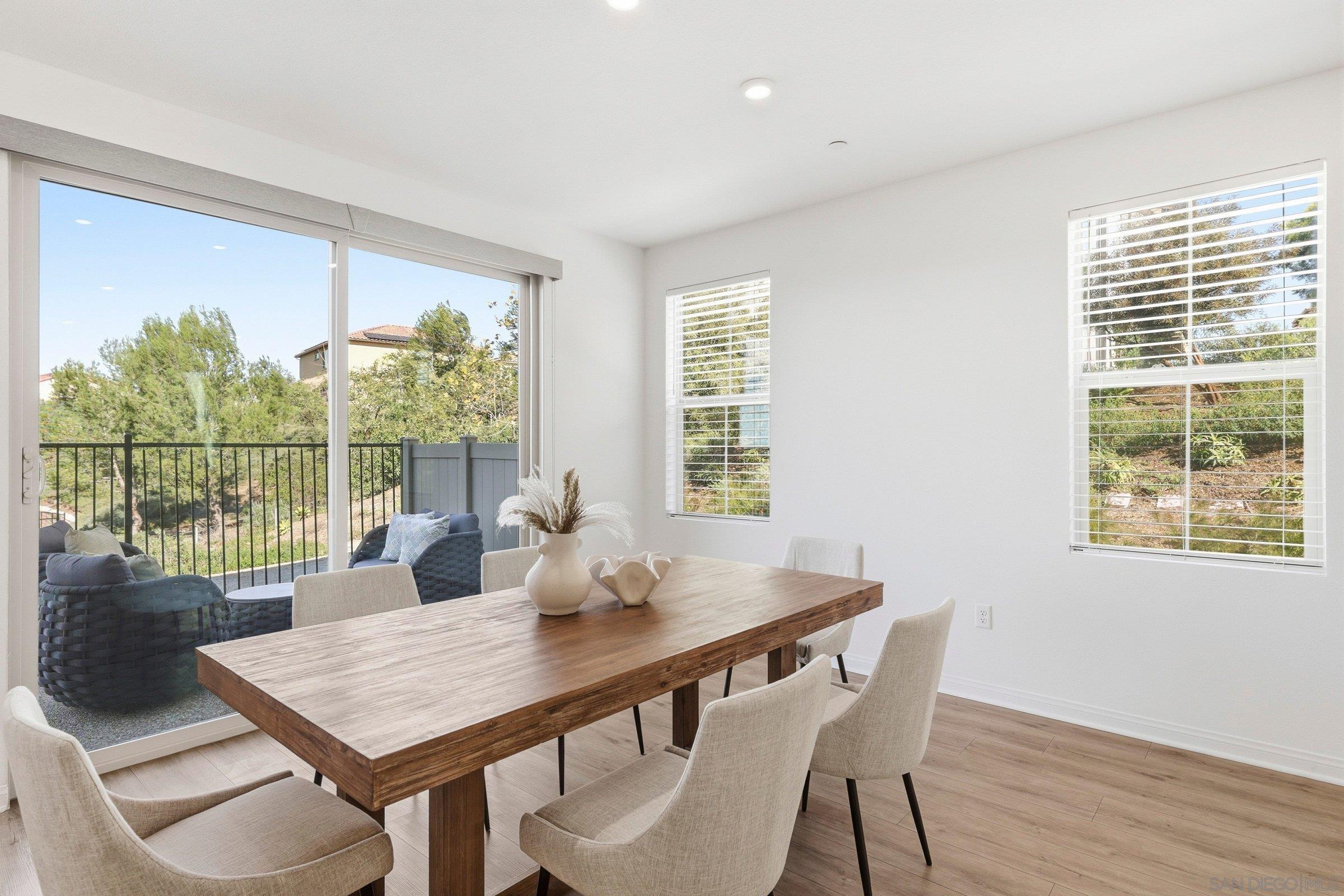 Detail Gallery Image 20 of 53 For 1794  Valley Oak Way, Oceanside,  CA 92056 - 4 Beds | 2/1 Baths